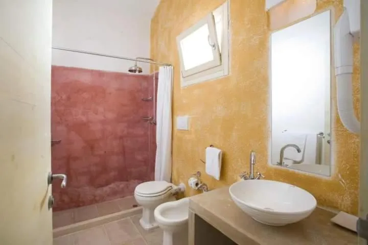 Bathroom in Masseria L'Antico Frantoio