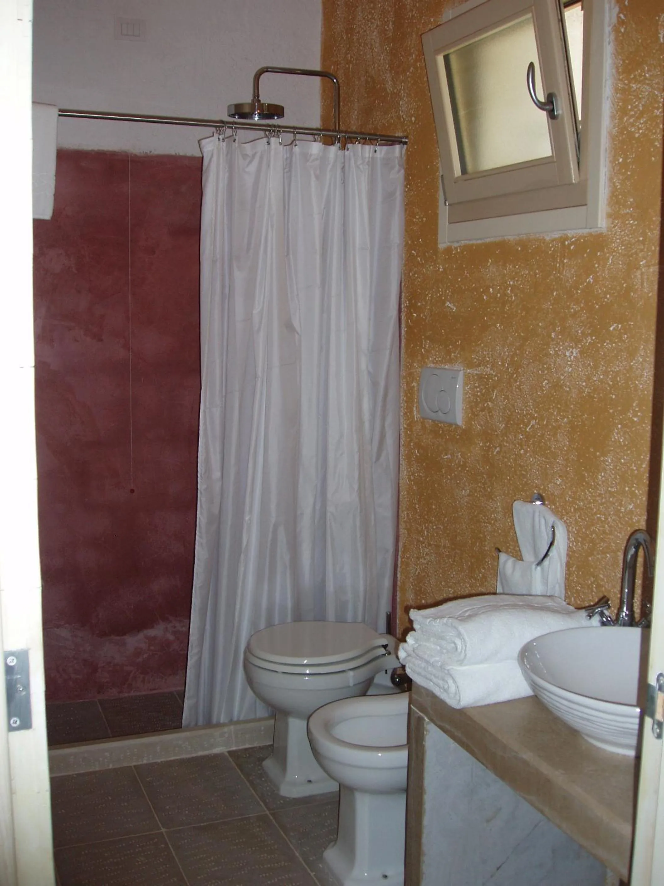 Bathroom in Masseria L'Antico Frantoio