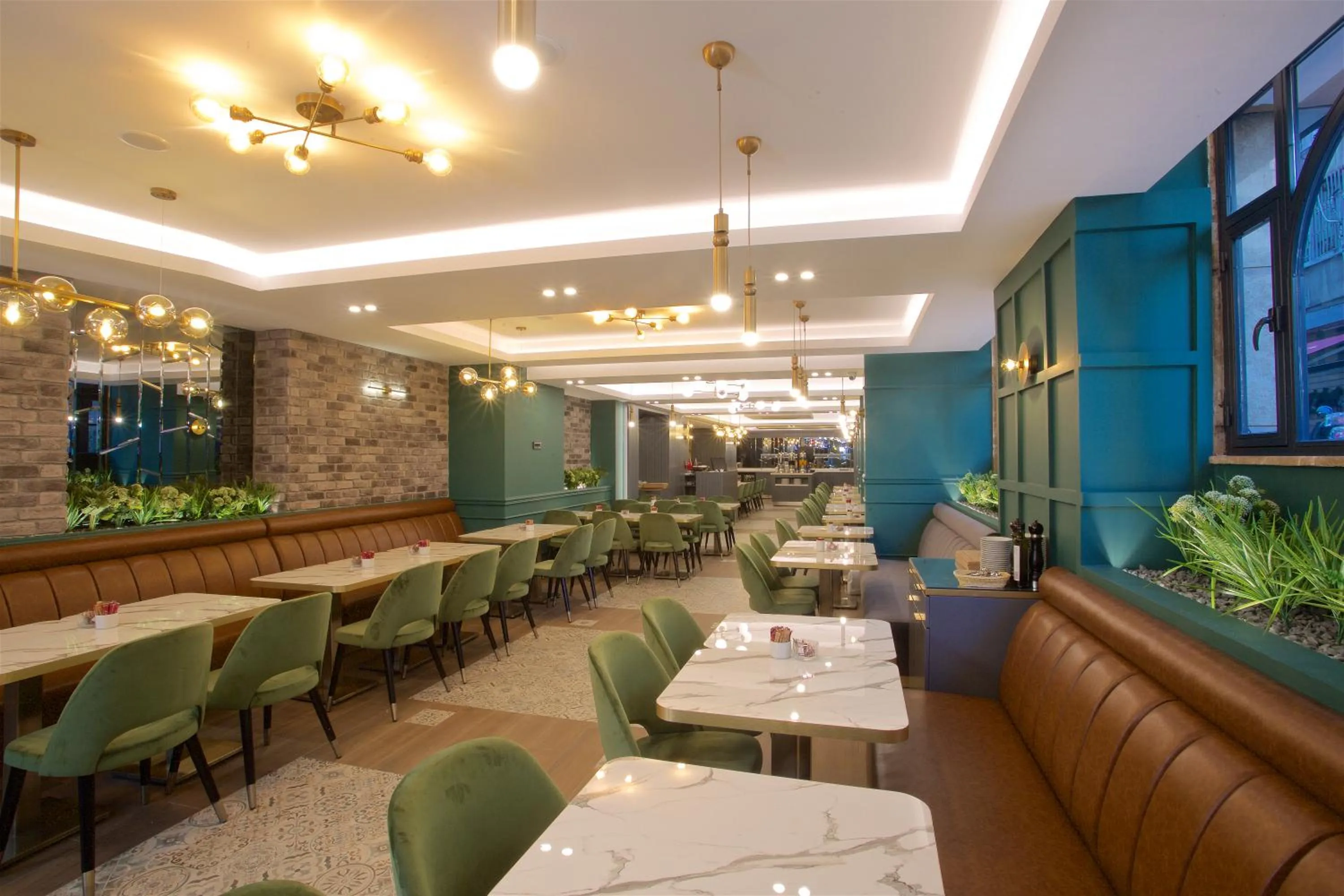 Restaurant/places to eat in Amethyst Hotel