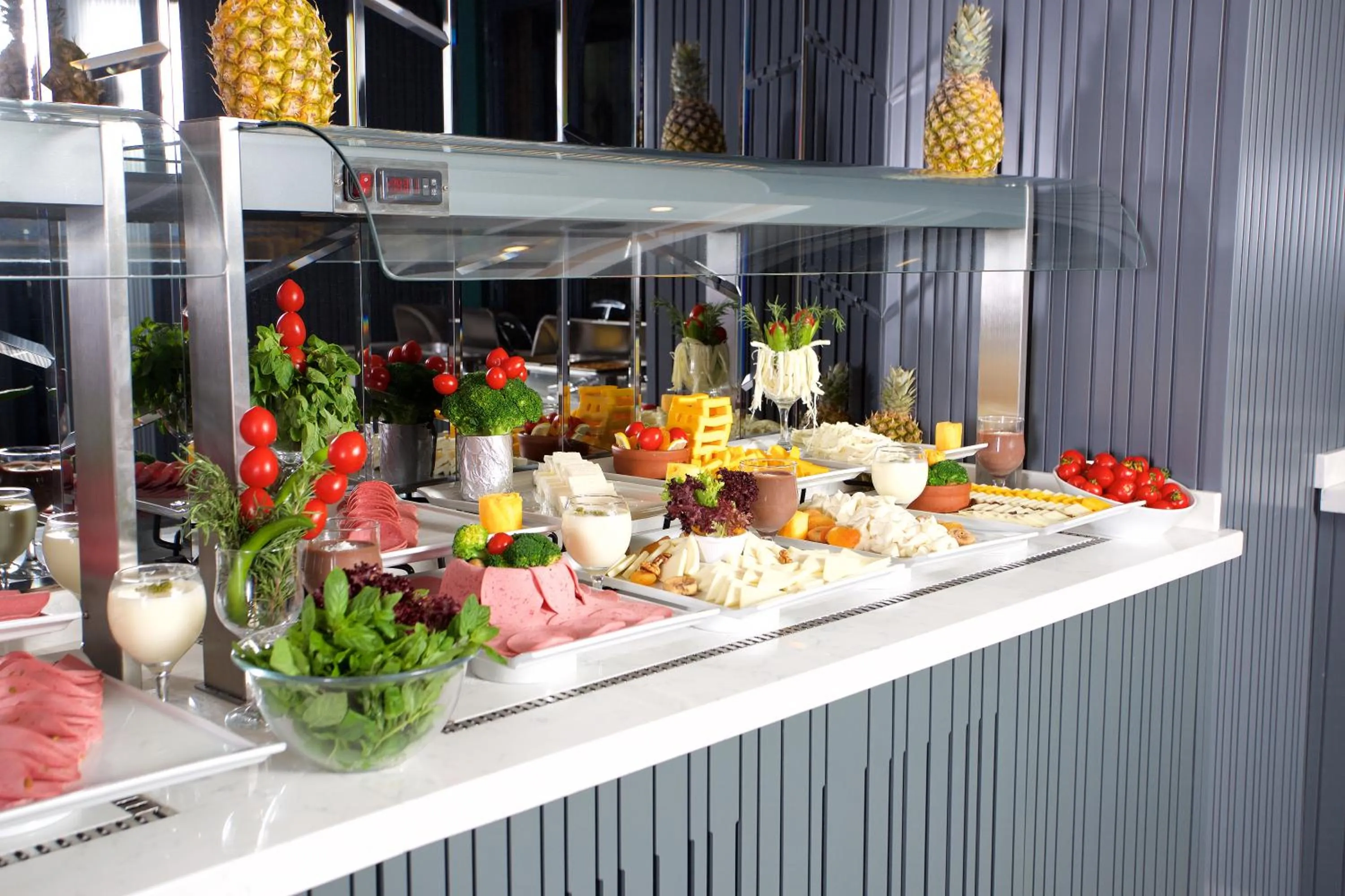 Food and drinks in Amethyst Hotel