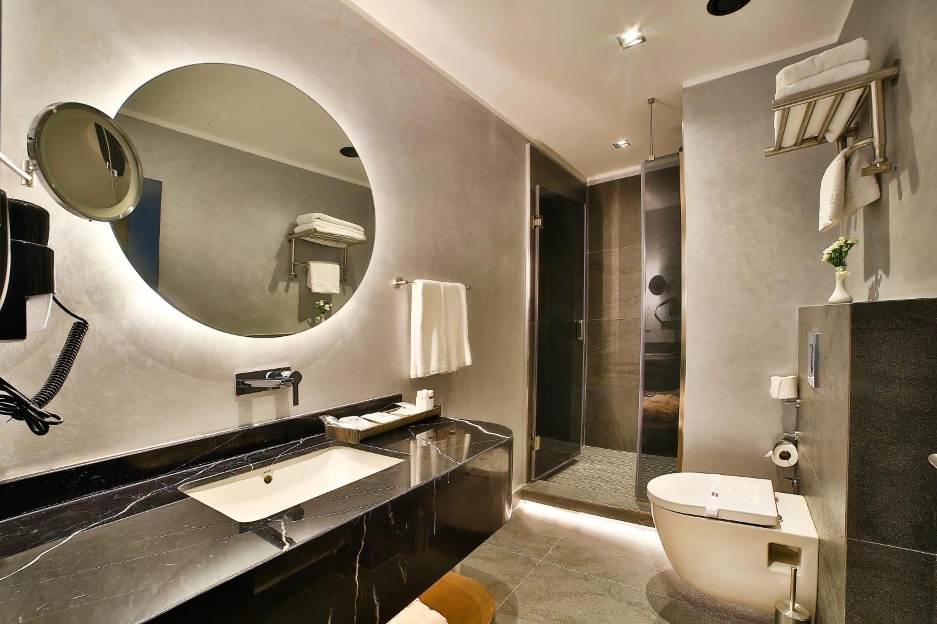 Bathroom in Amethyst Hotel