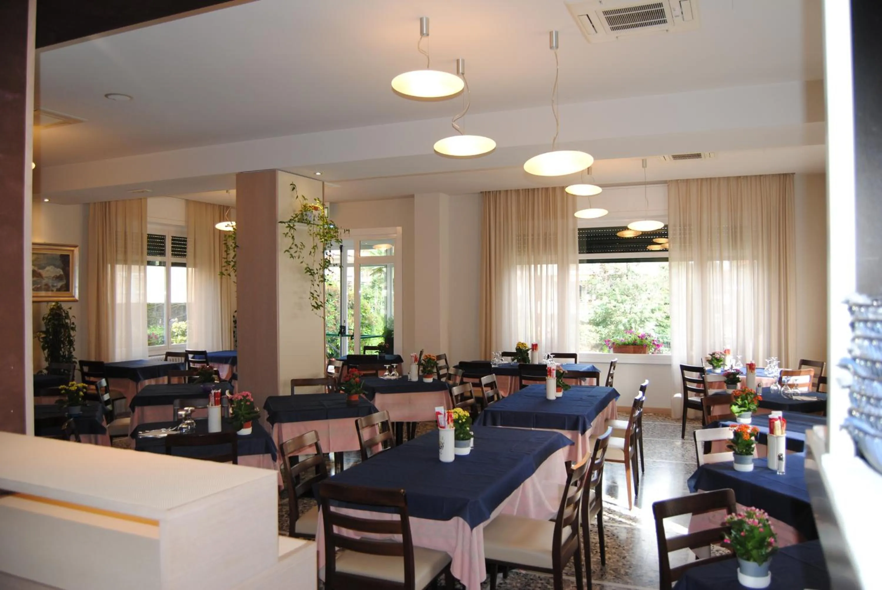 Restaurant/places to eat in Hotel Villa Mon Toc