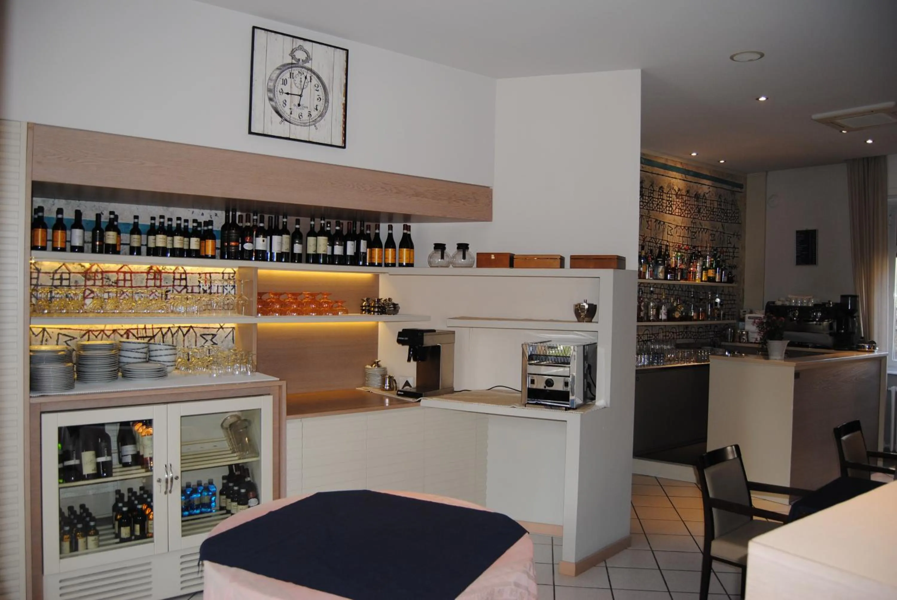 Food and drinks in Hotel Villa Mon Toc