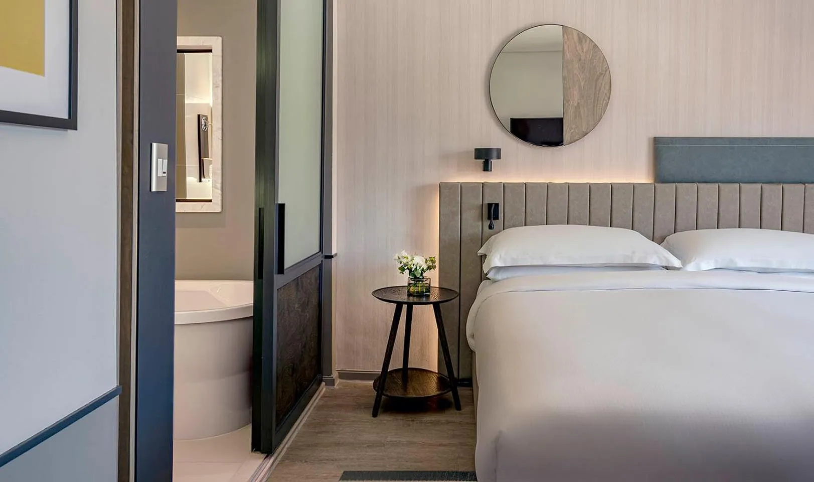 Photo of the whole room, Bed in Hyatt Regency Cape Town