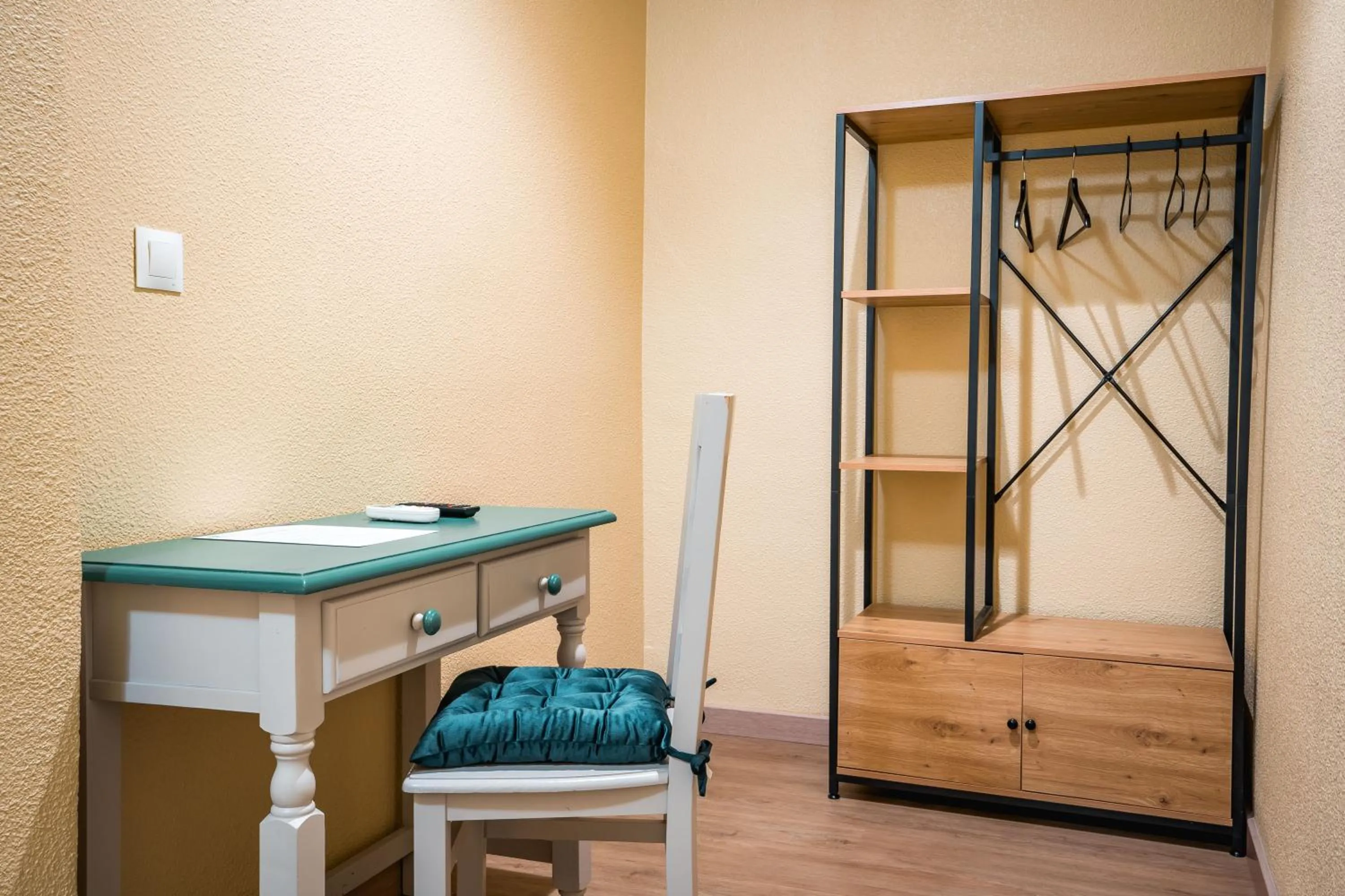 wardrobe in Veronica Centro