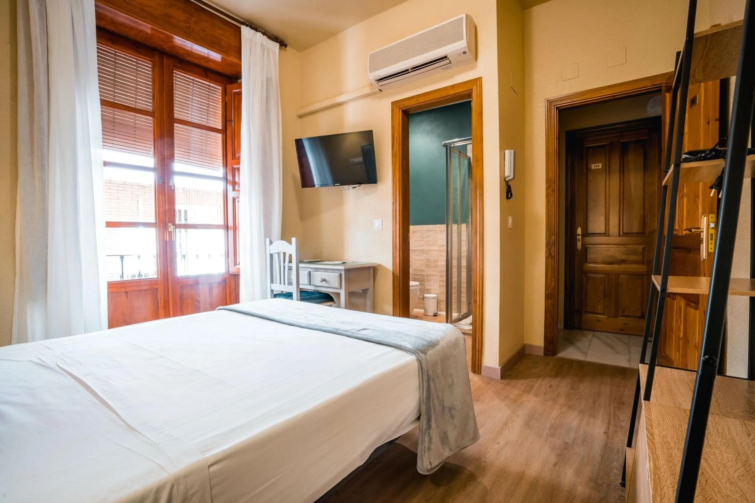 TV and multimedia, Bed in Veronica Centro