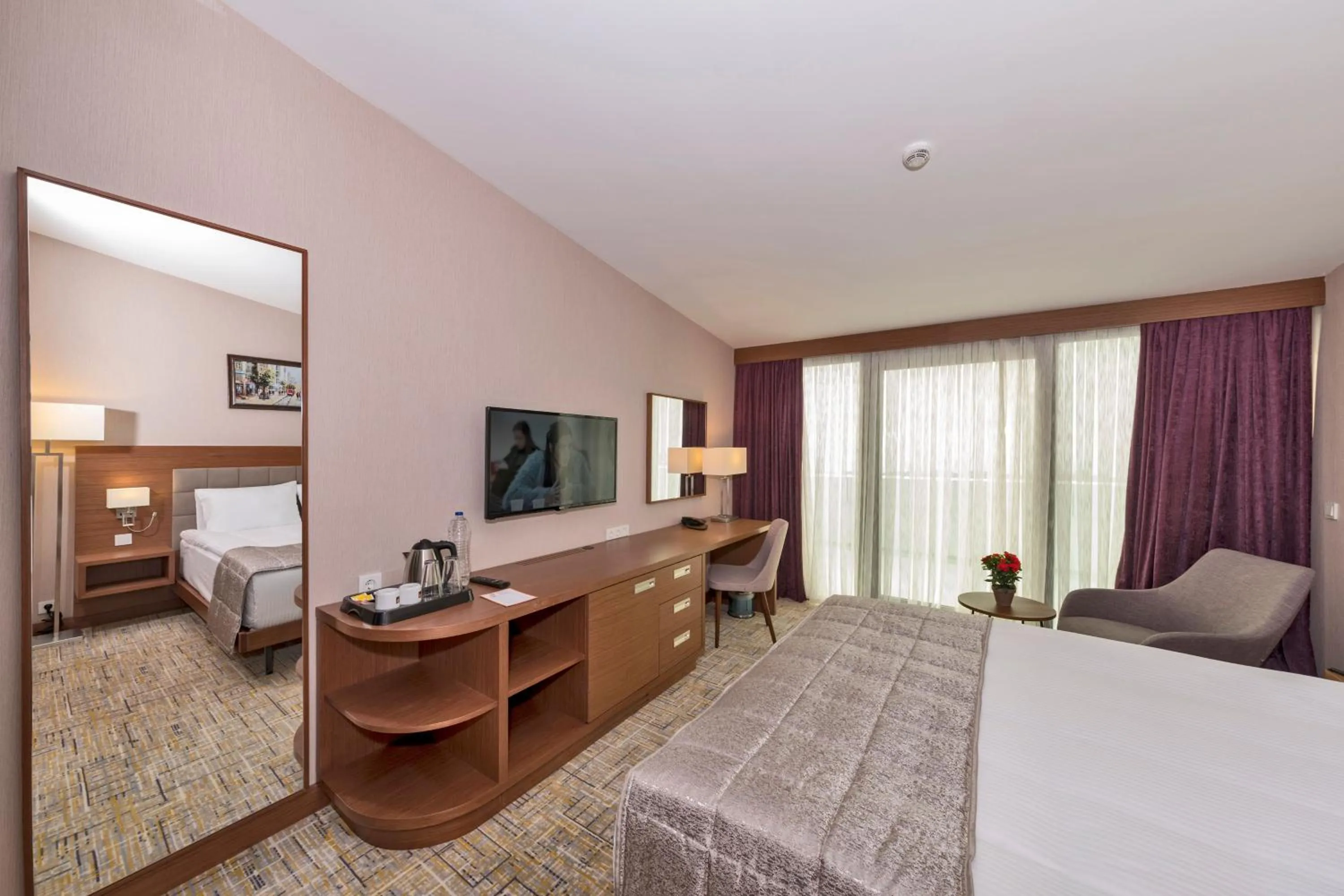 Bed in Land Park Hotel