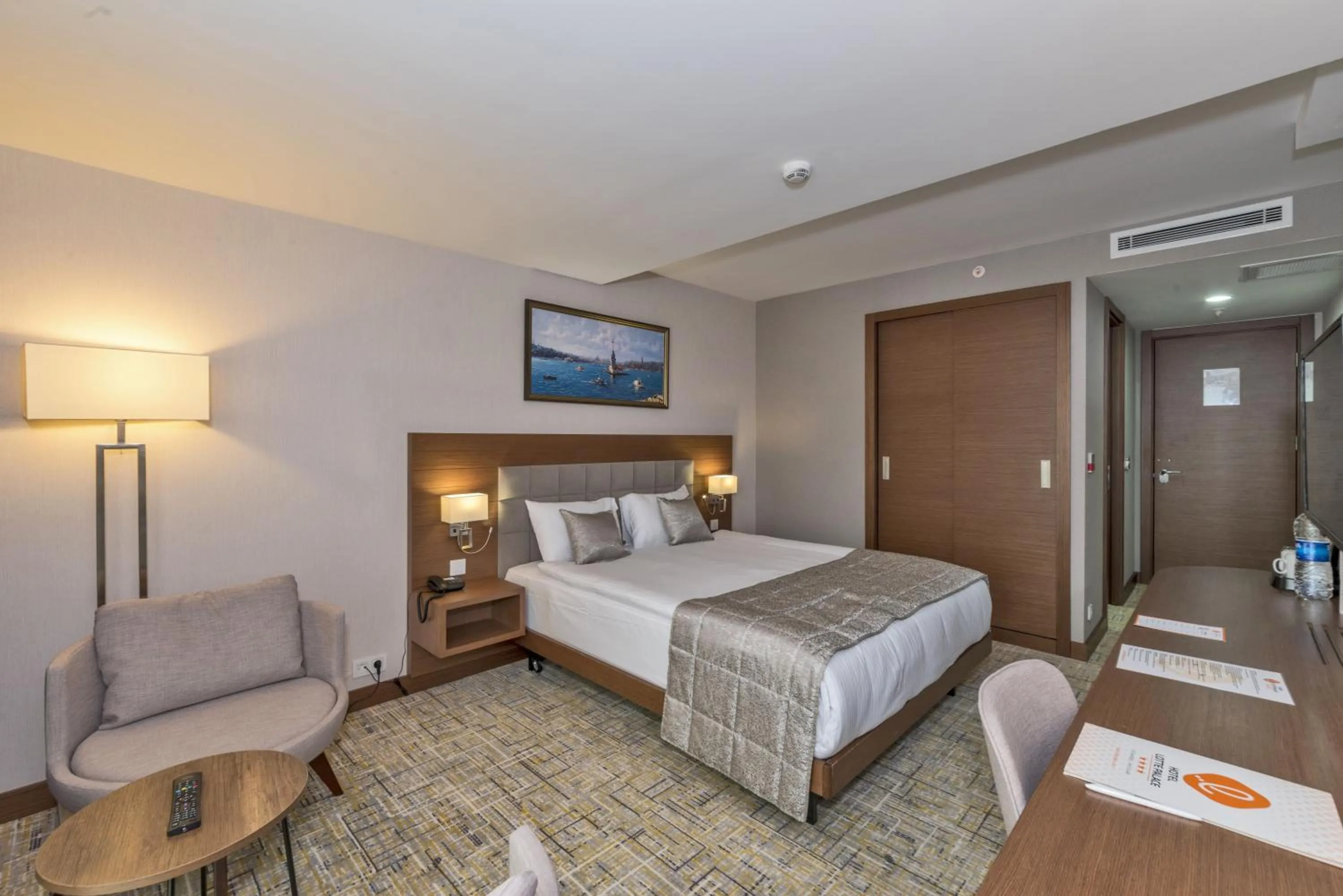 Bed in Land Park Hotel