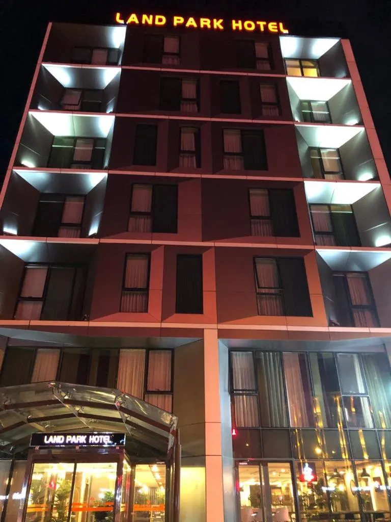 Land Park Hotel