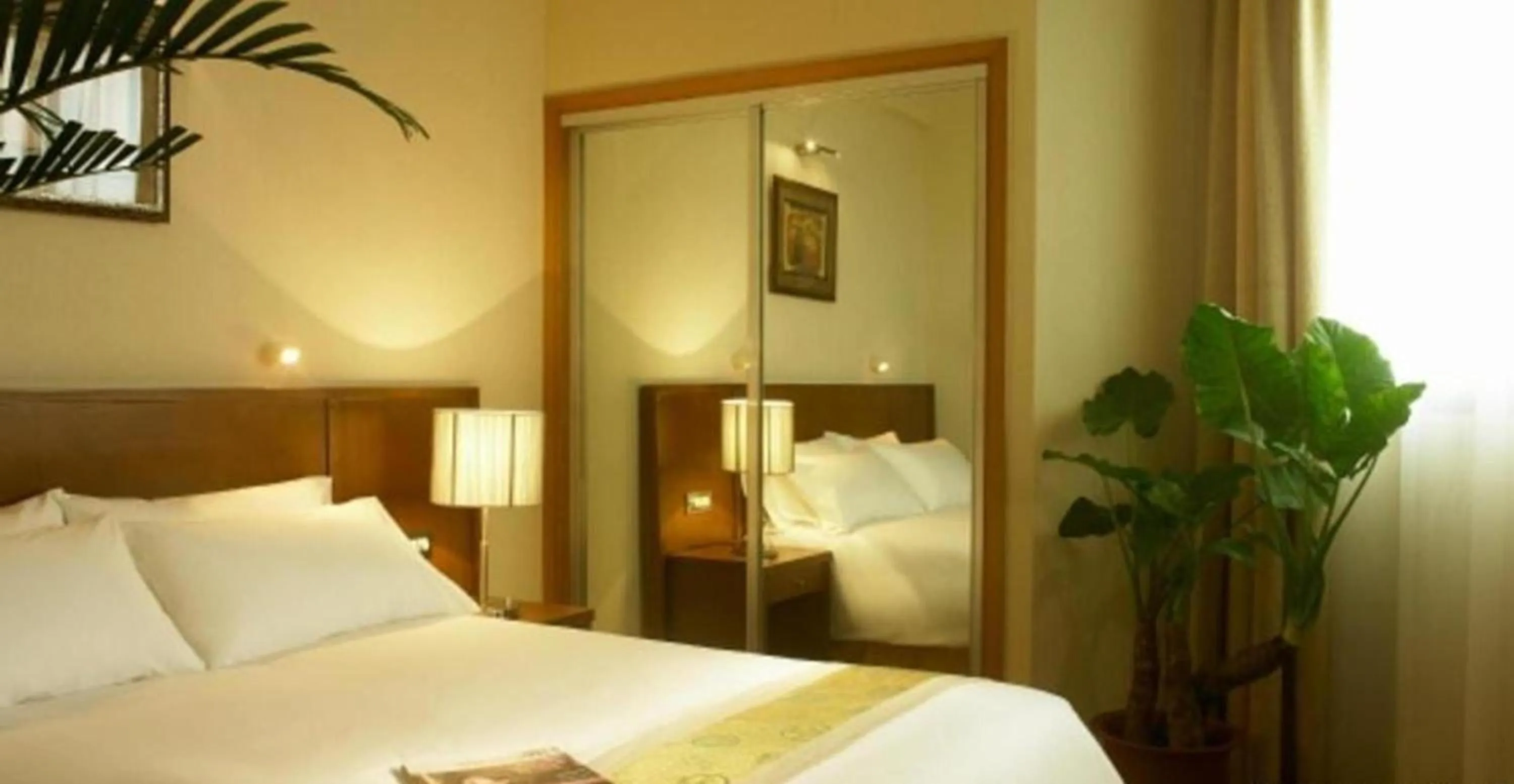 Bedroom, Bed in Jinling Mansion Nanjing