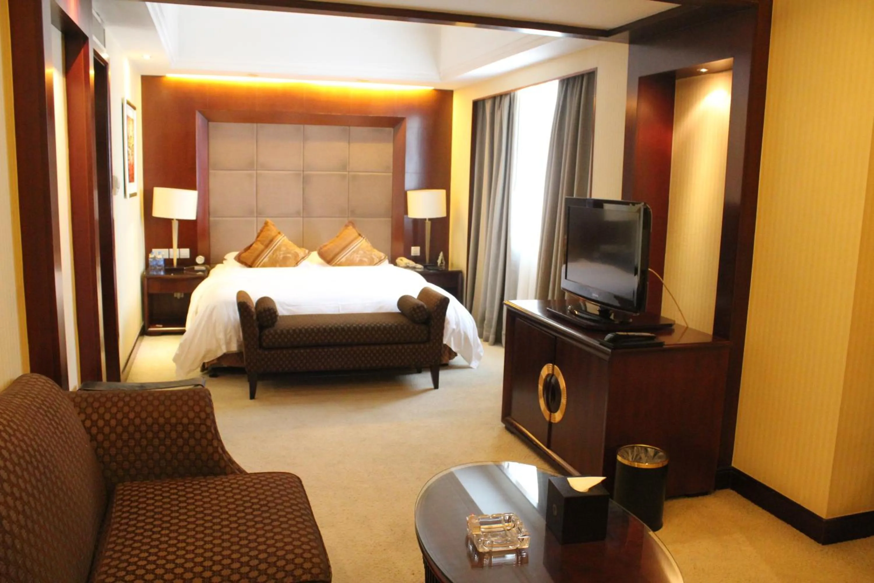 Bedroom, Bed in Huafang Jinling International Hotel Zhangjiagang