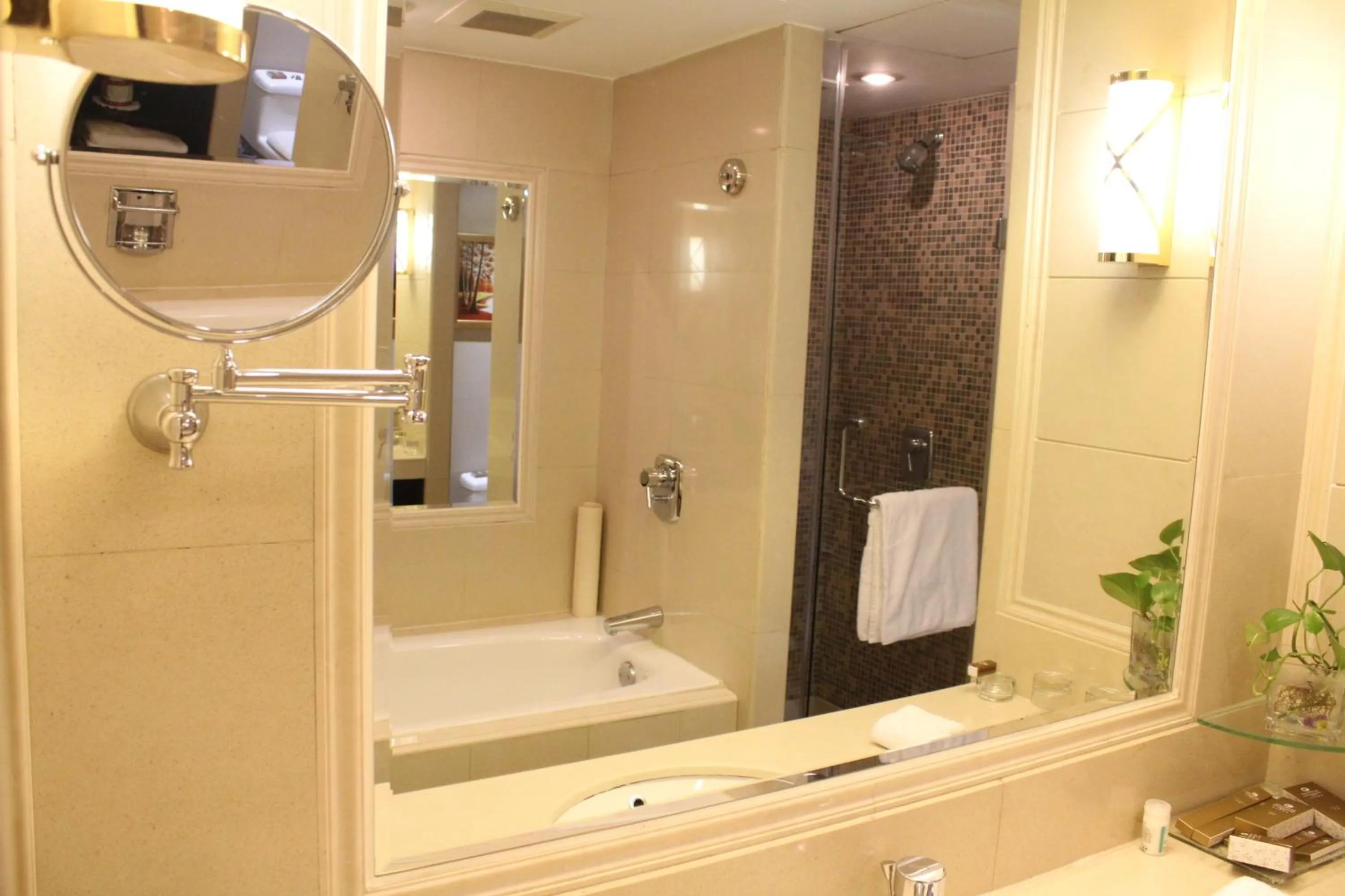 Bathroom in Huafang Jinling International Hotel Zhangjiagang