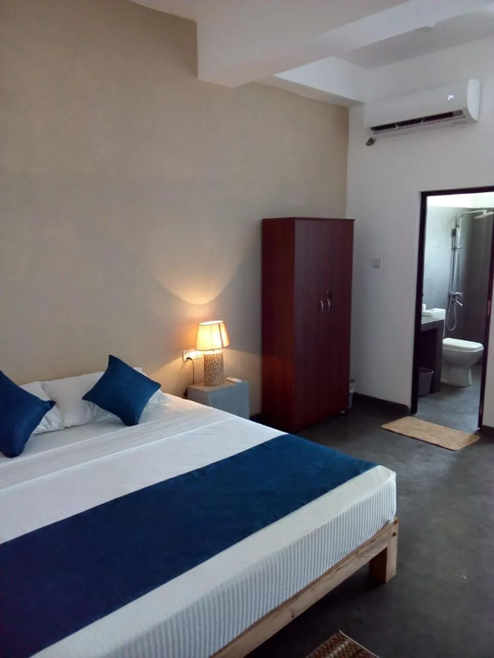 Photo of the whole room, Bed in Hotel Star White - Negombo