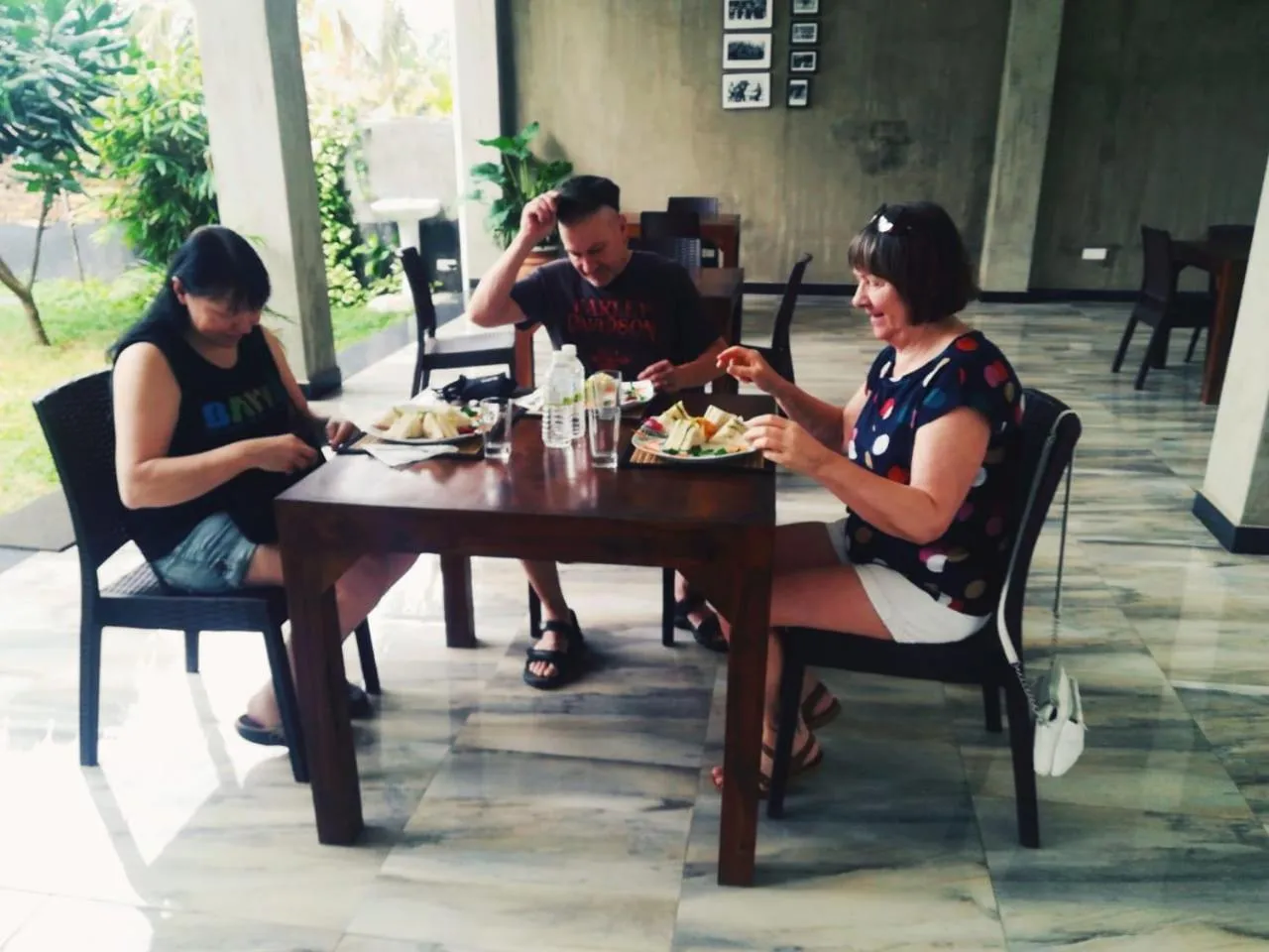 Restaurant/places to eat in Hotel Star White - Negombo