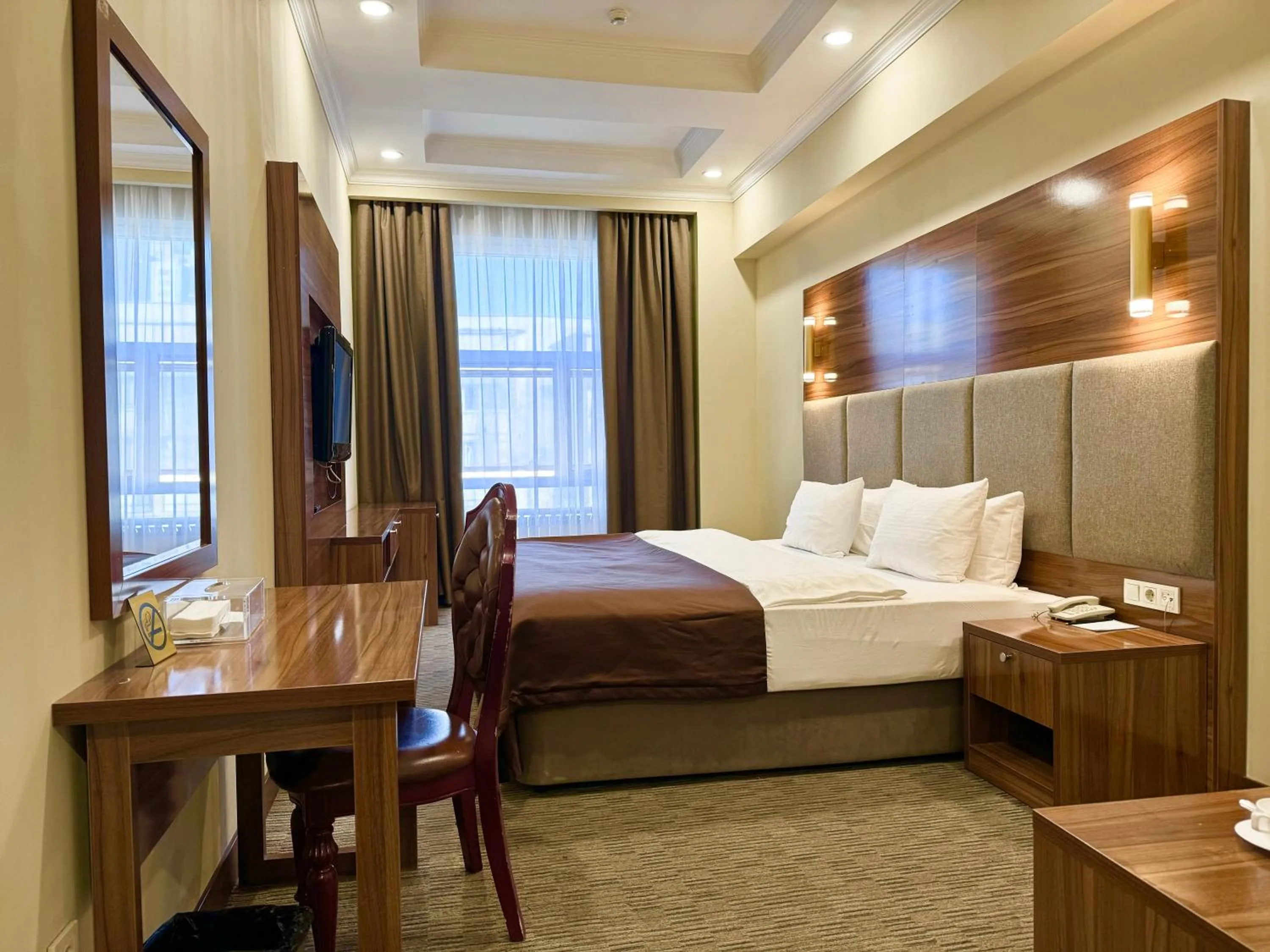 Photo of the whole room, Bed in Grand Hotel Eurasia