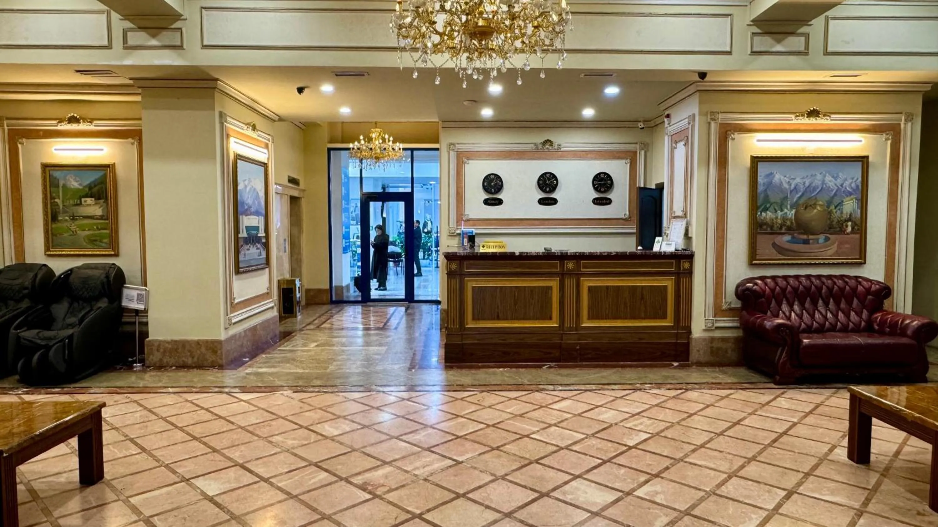 Living room in Grand Hotel Eurasia