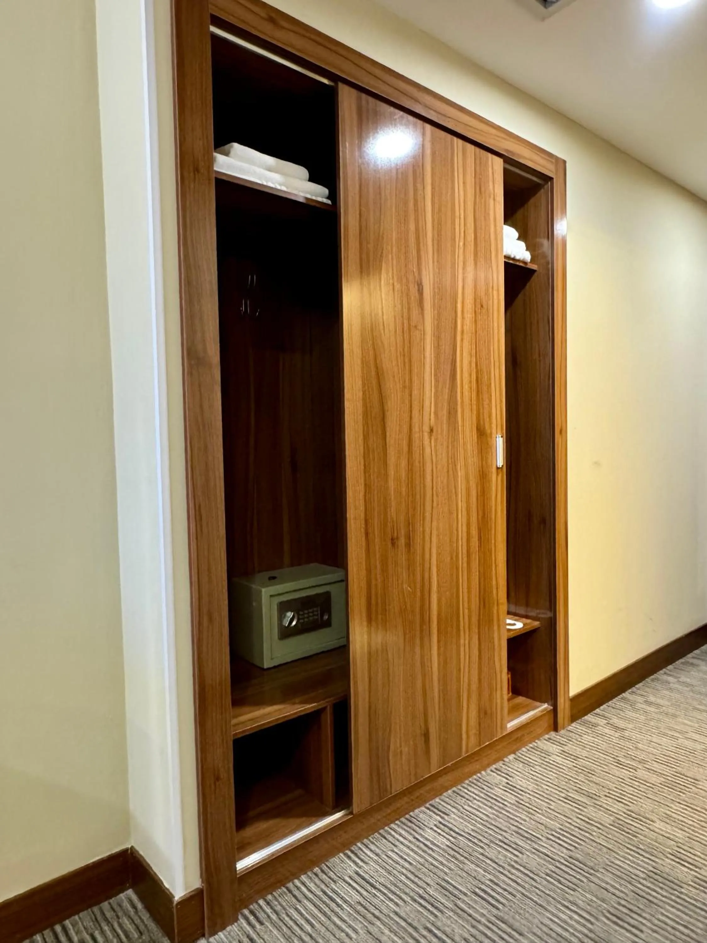 wardrobe in Grand Hotel Eurasia