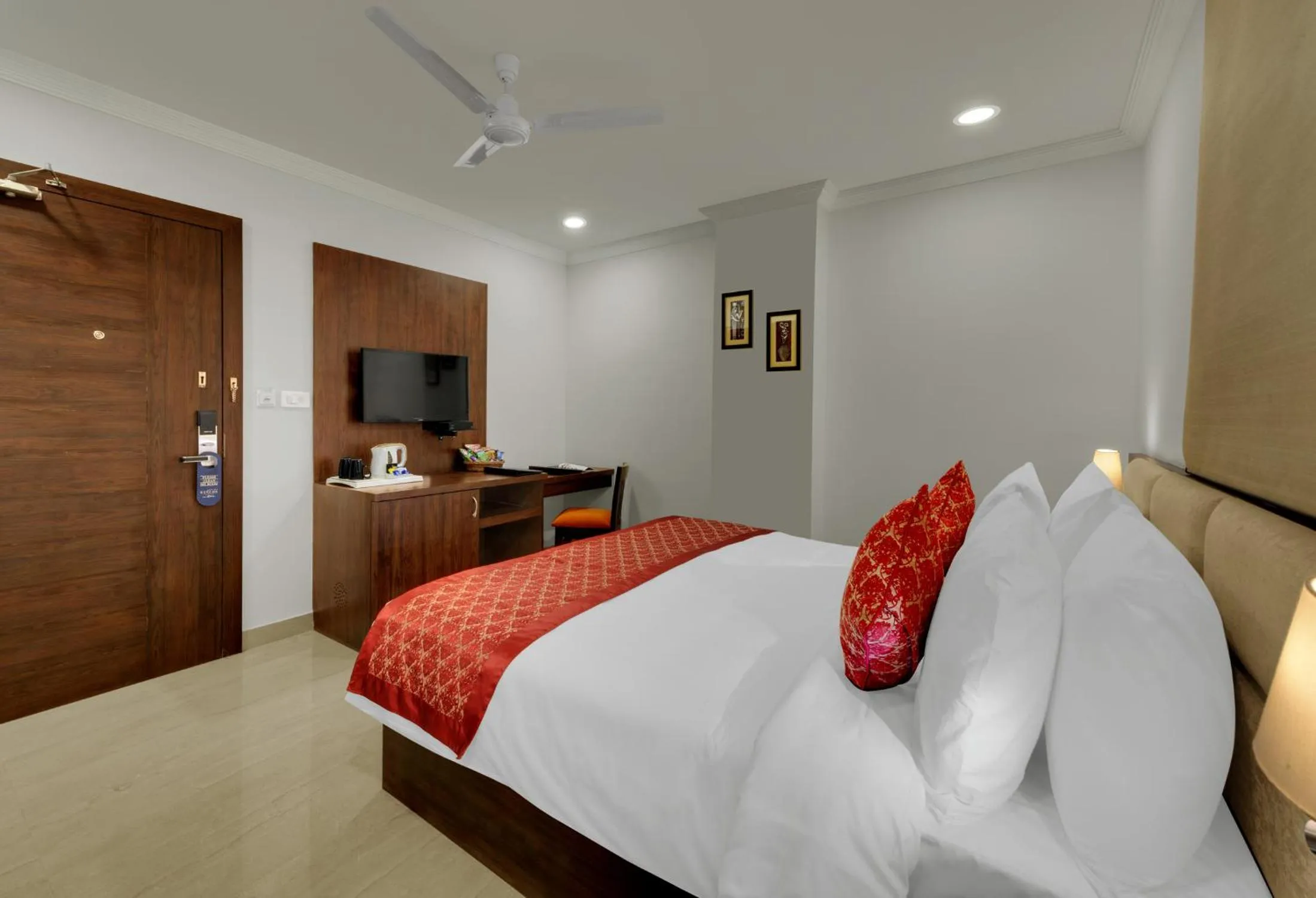 Bedroom, Bed in Avins Beacon Hotel - Udaipur