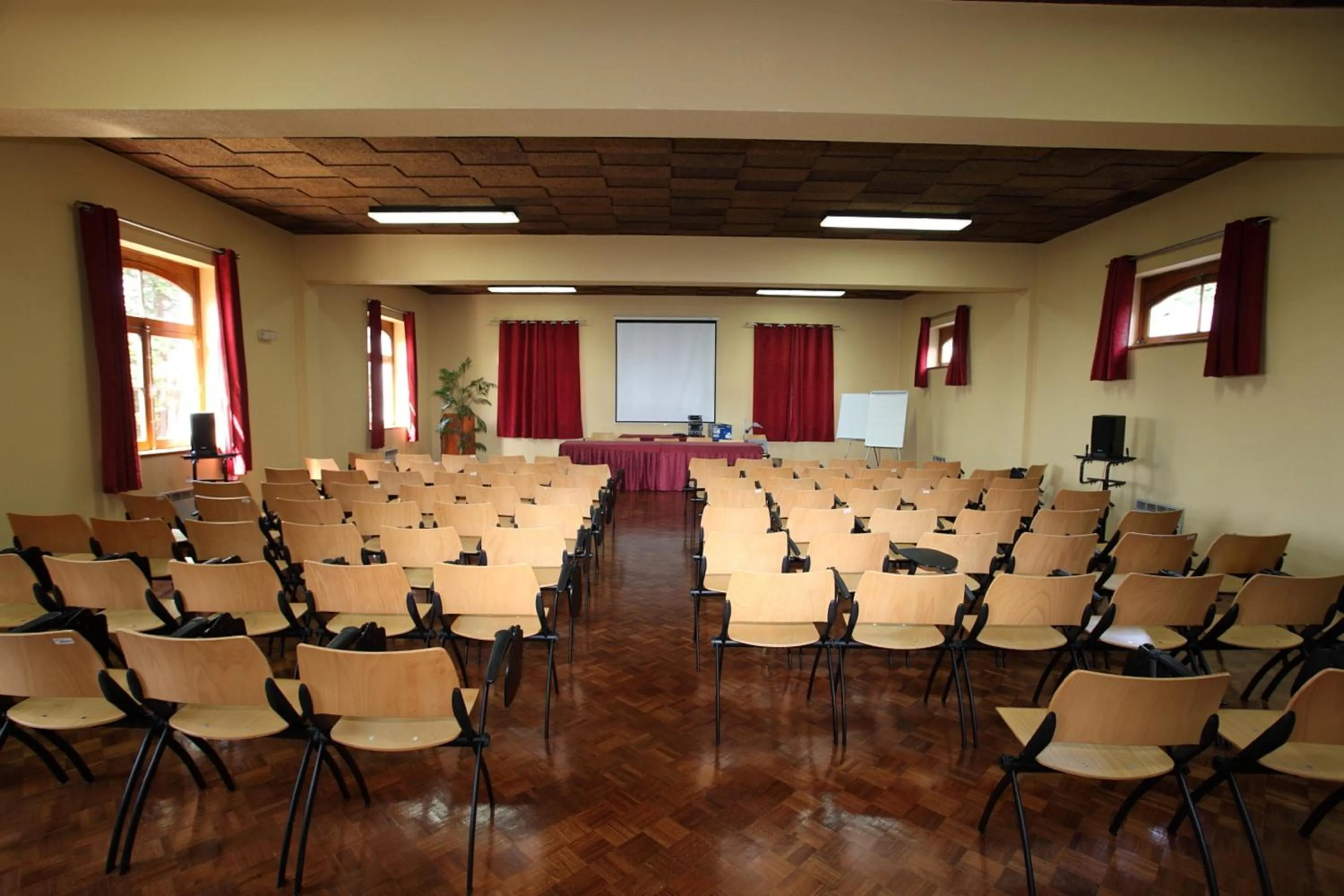 Business facilities in INATEL Luso