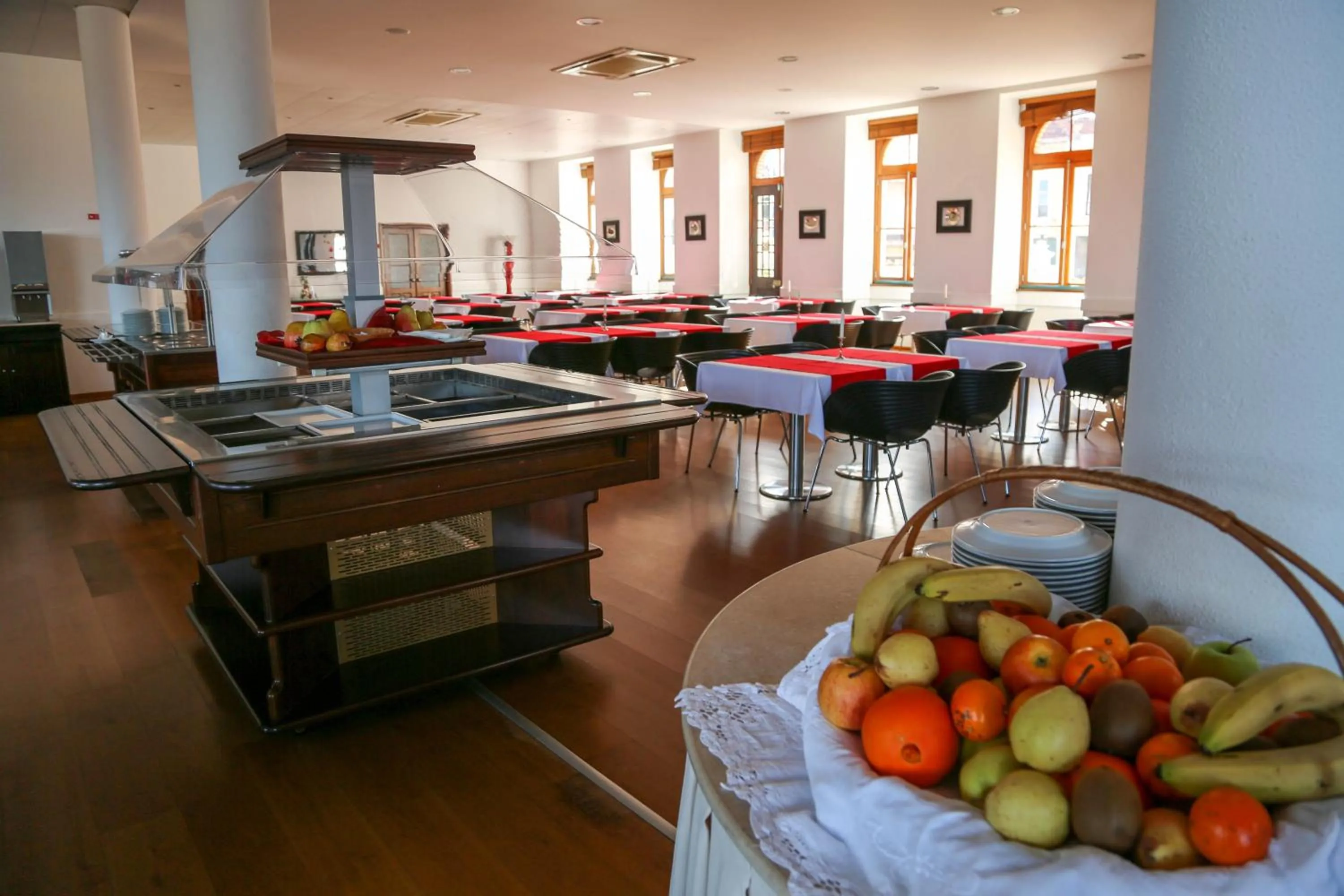 Restaurant/places to eat in INATEL Luso