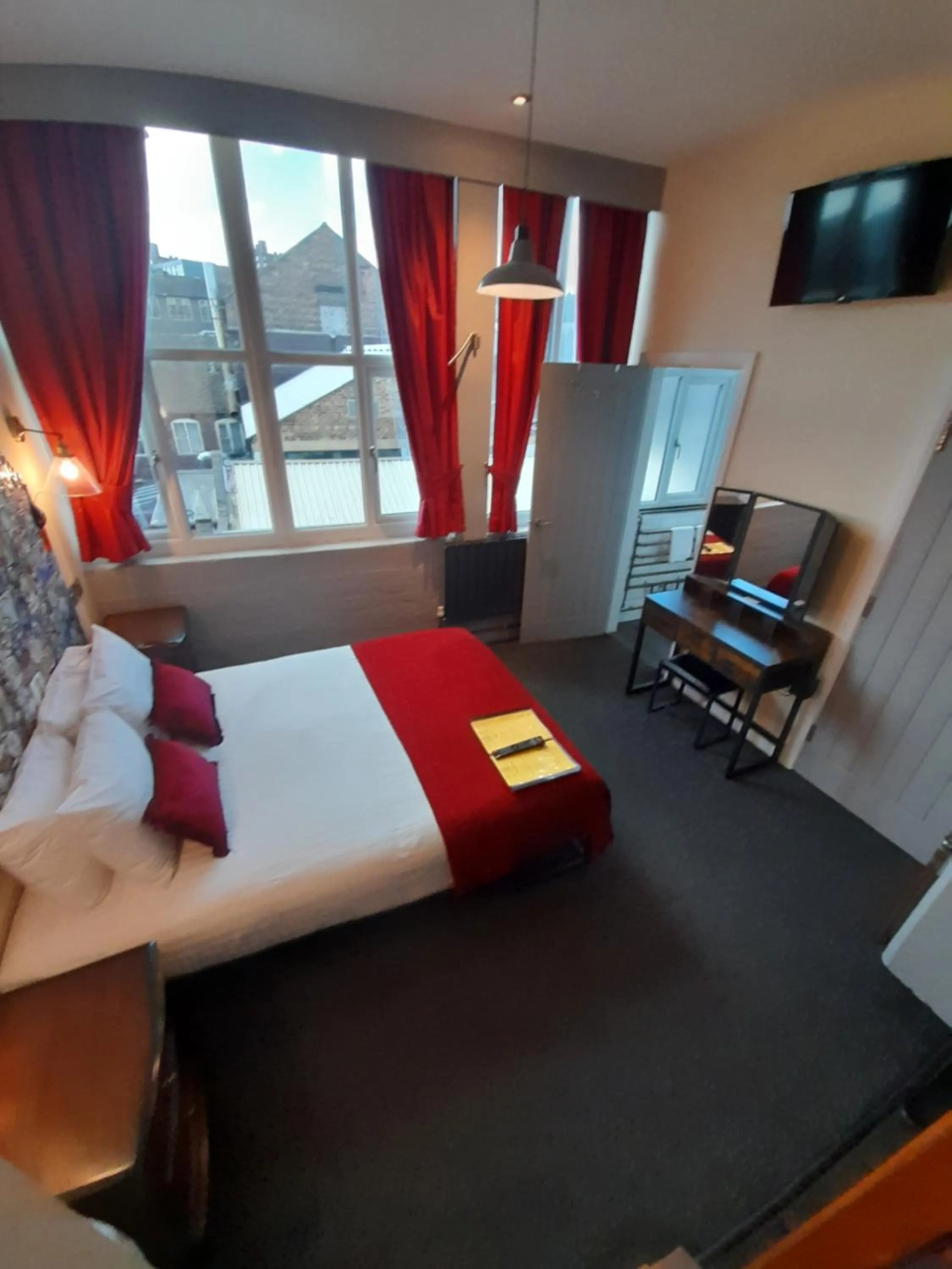 Bedroom, Bed in Potbank