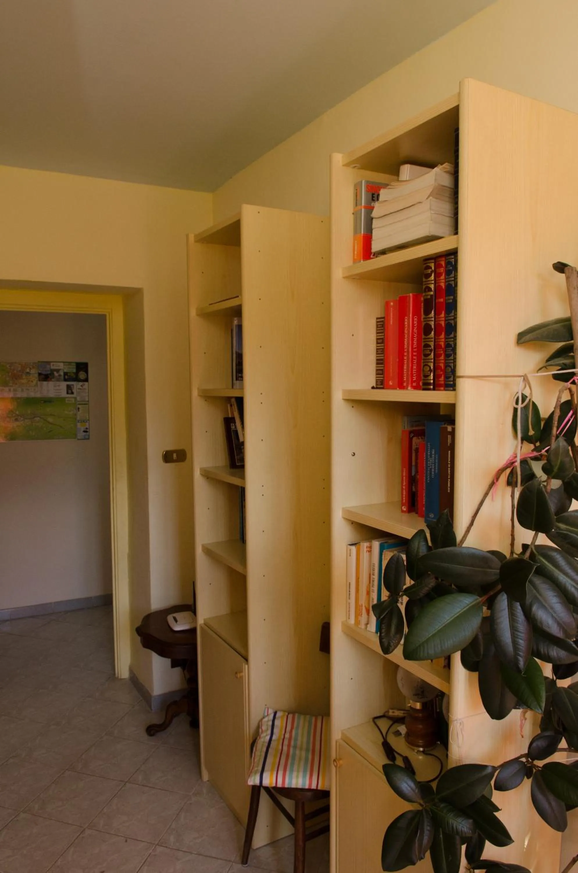 Library in B&B Rocciamelone