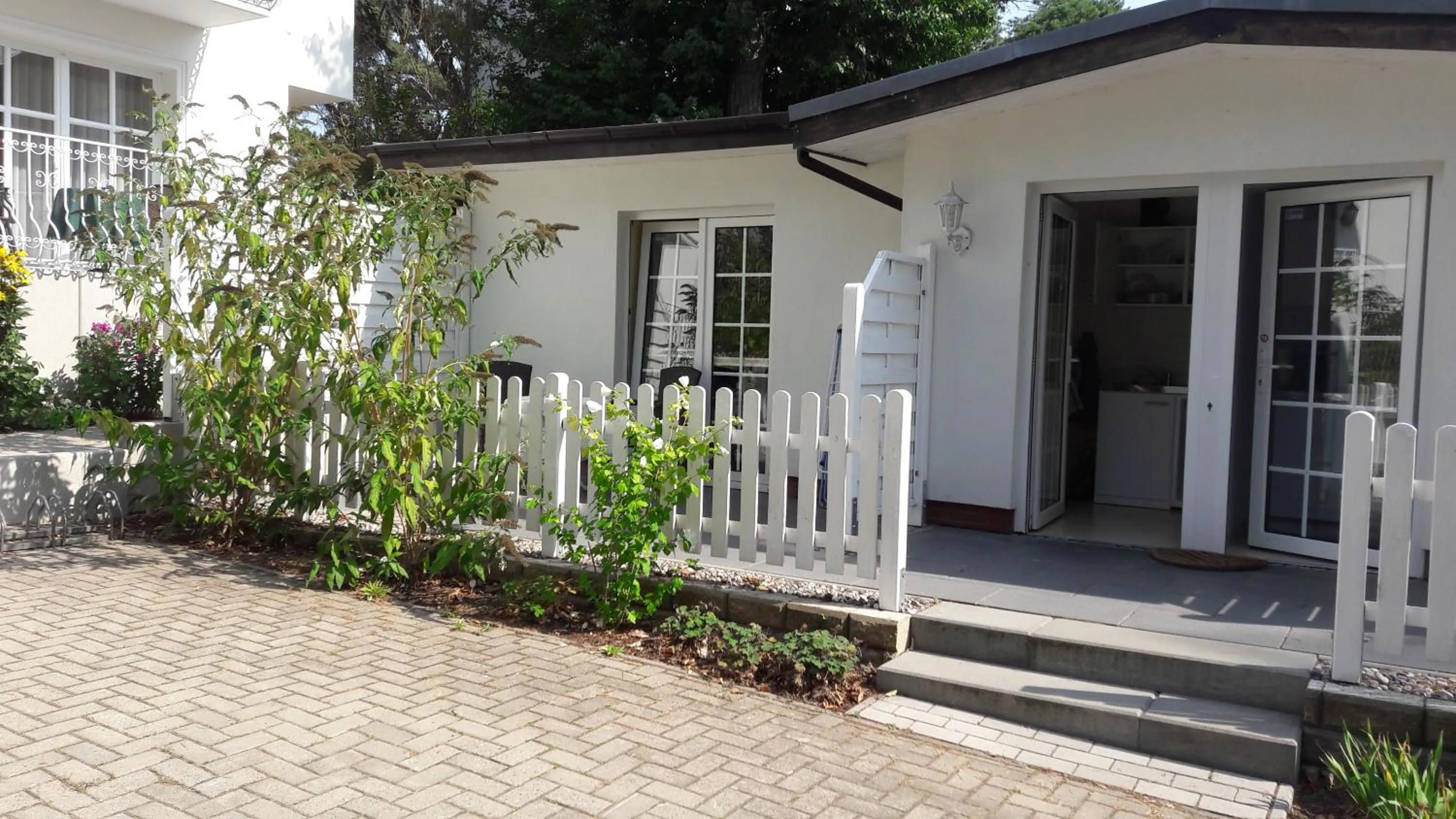 Facade/entrance in Villa Desny