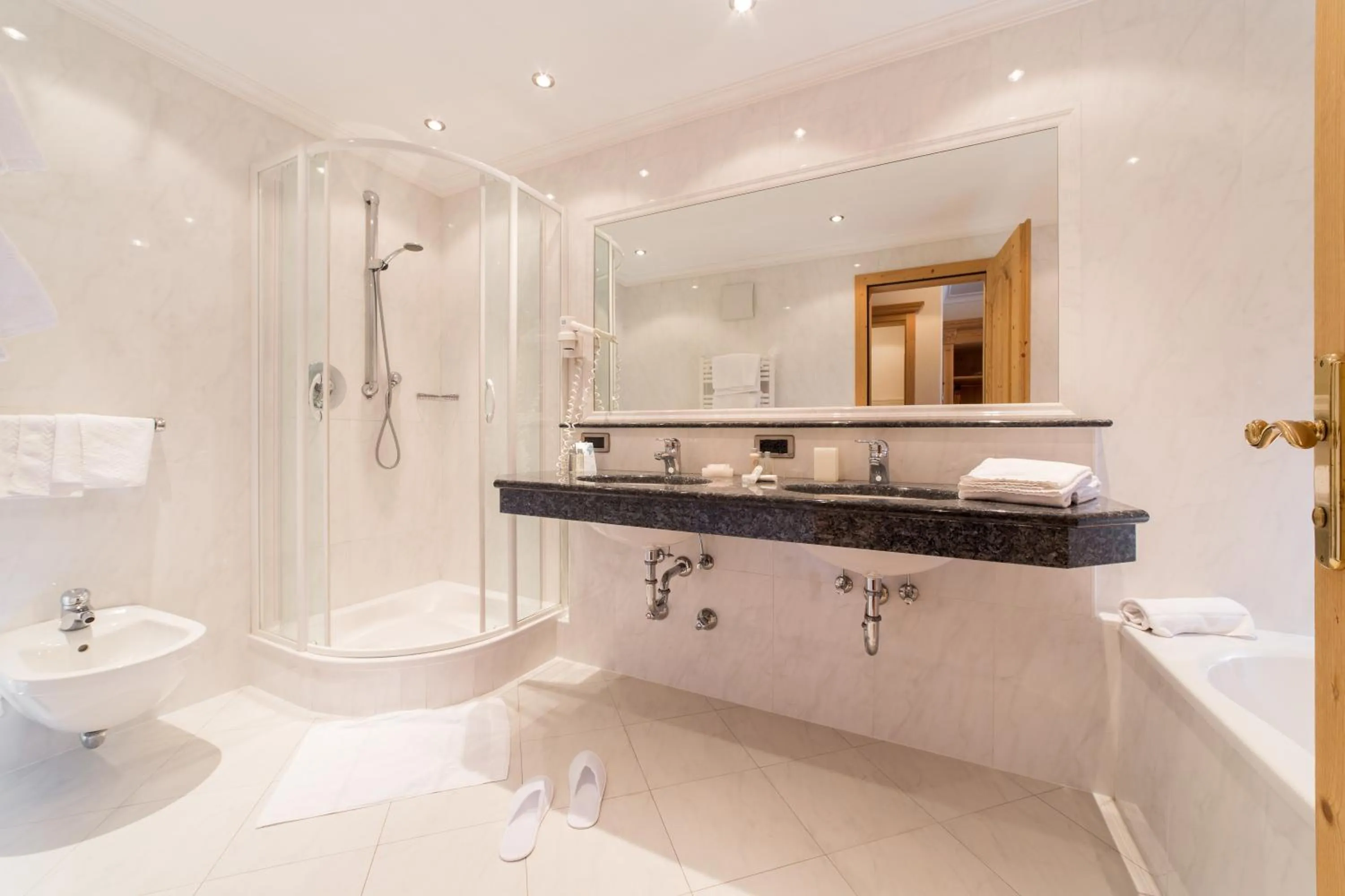 Bathroom in TH Corvara - Greif Hotel