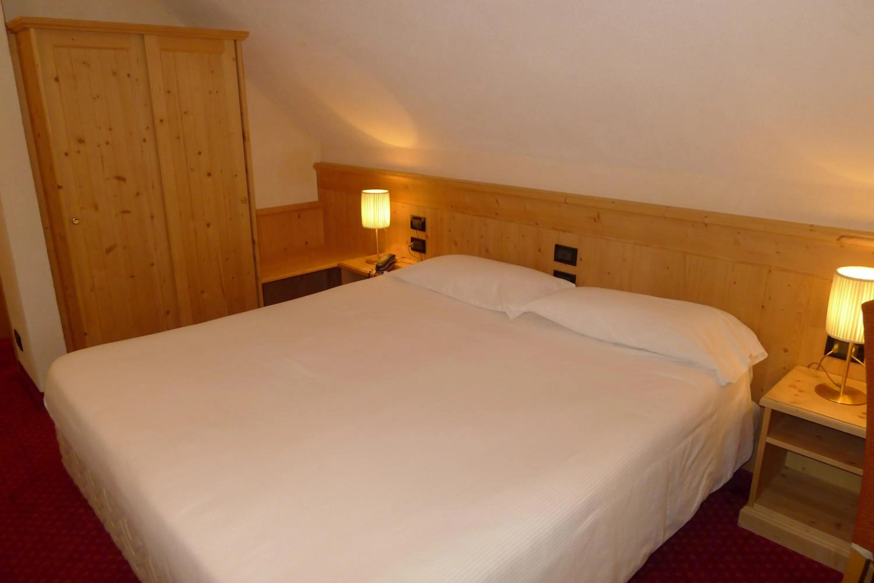 Photo of the whole room, Bed in TH Corvara - Greif Hotel