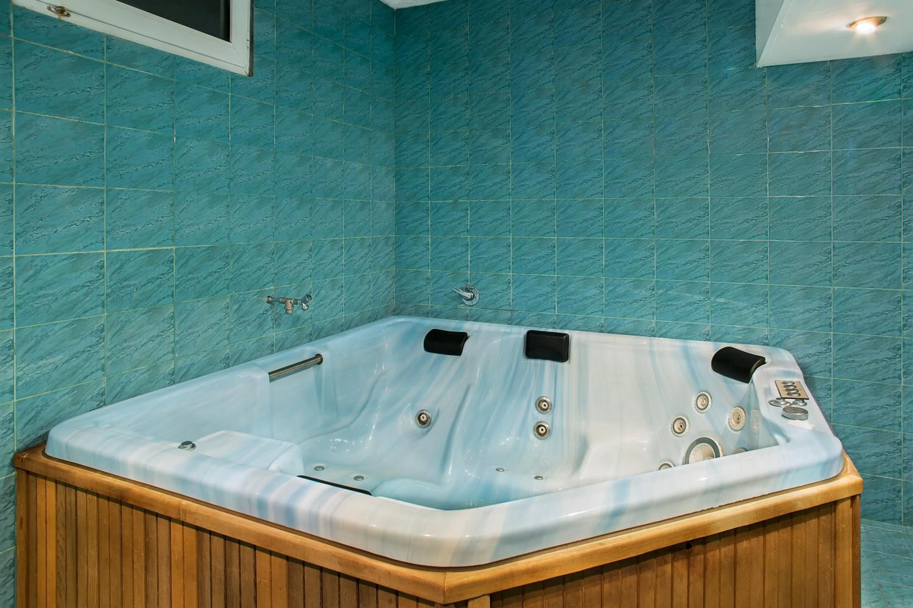 Hot Tub in Victoria Hotel Borovets - Free Parking