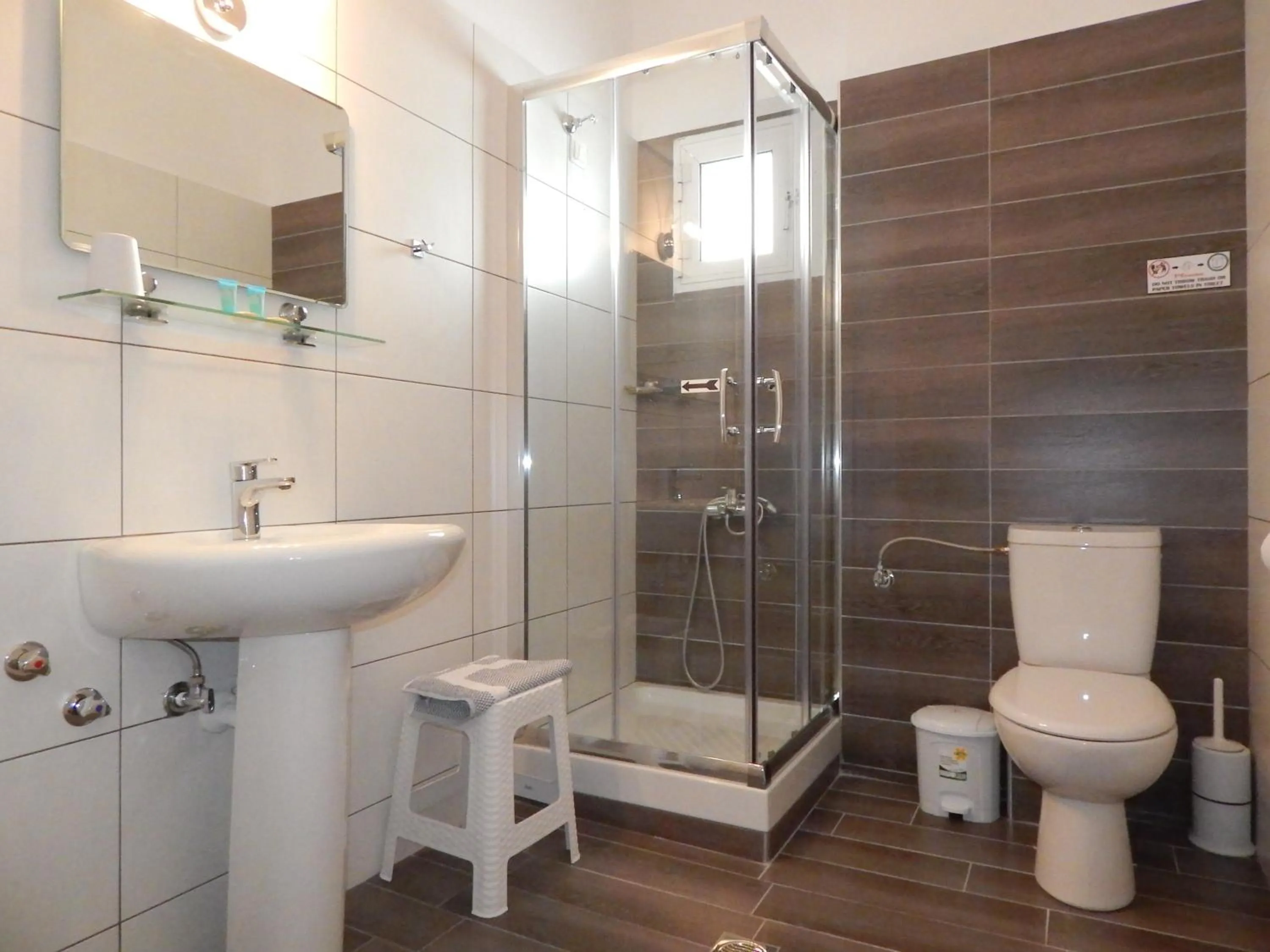 Bathroom in Gold Stern