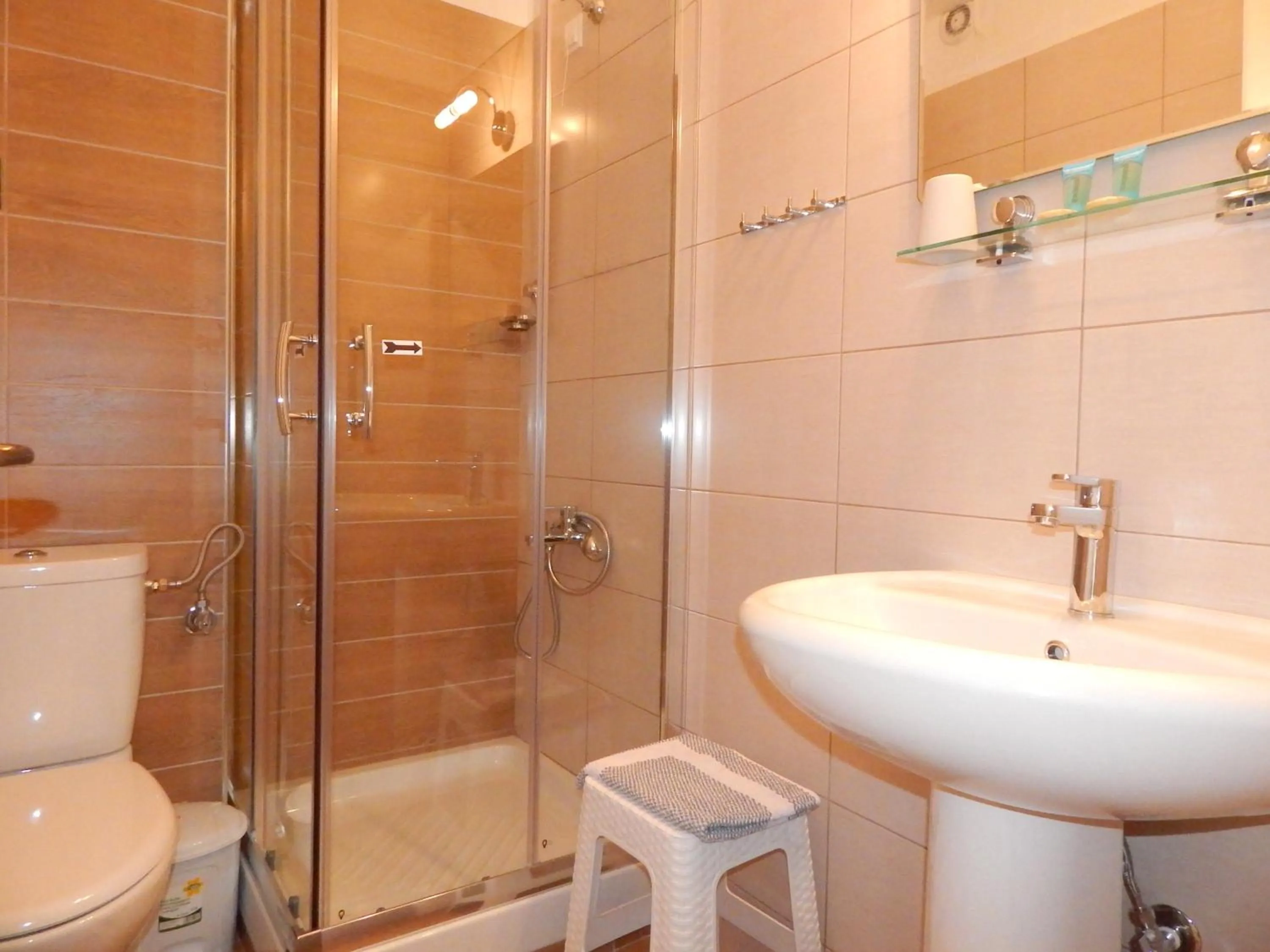 Bathroom in Gold Stern