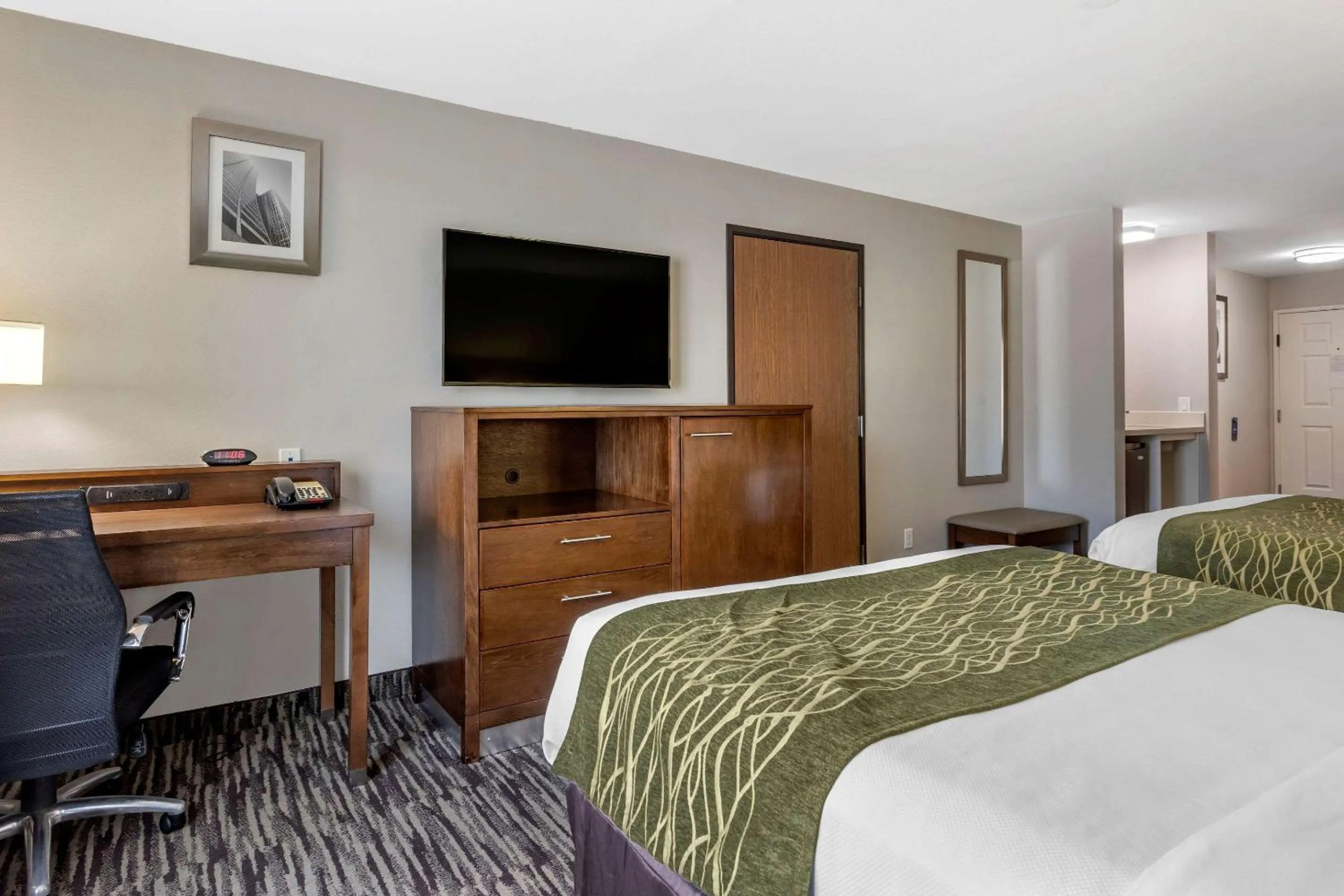 Photo of the whole room, Bed in Comfort Inn & Suites North Little Rock JFK Blvd