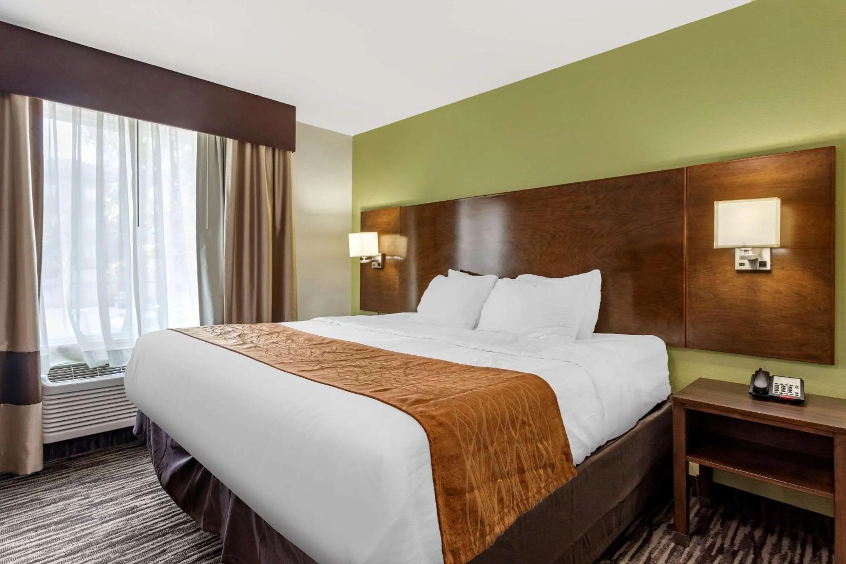 Photo of the whole room, Bed in Comfort Inn & Suites North Little Rock JFK Blvd