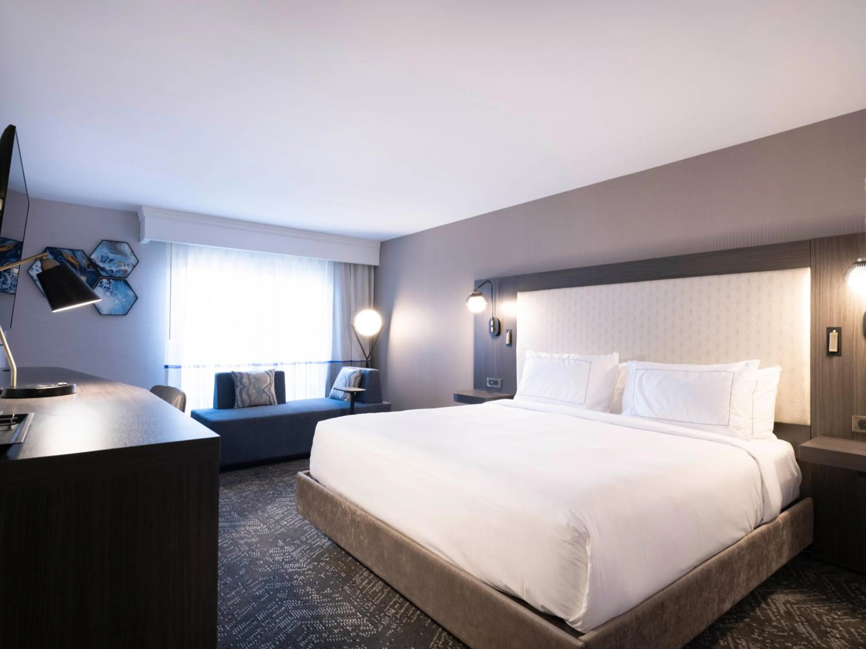 Bedroom, Bed in DoubleTree by Hilton Livermore, CA