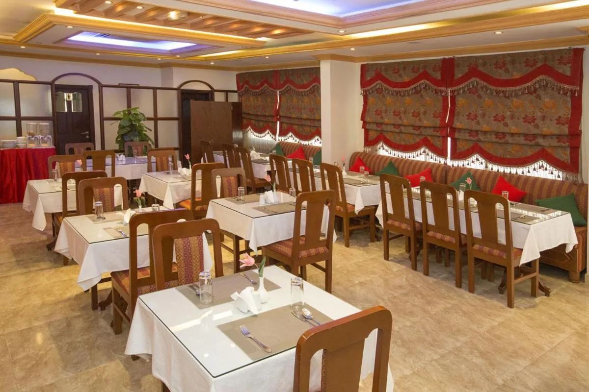 Restaurant/places to eat in Samara Hotel
