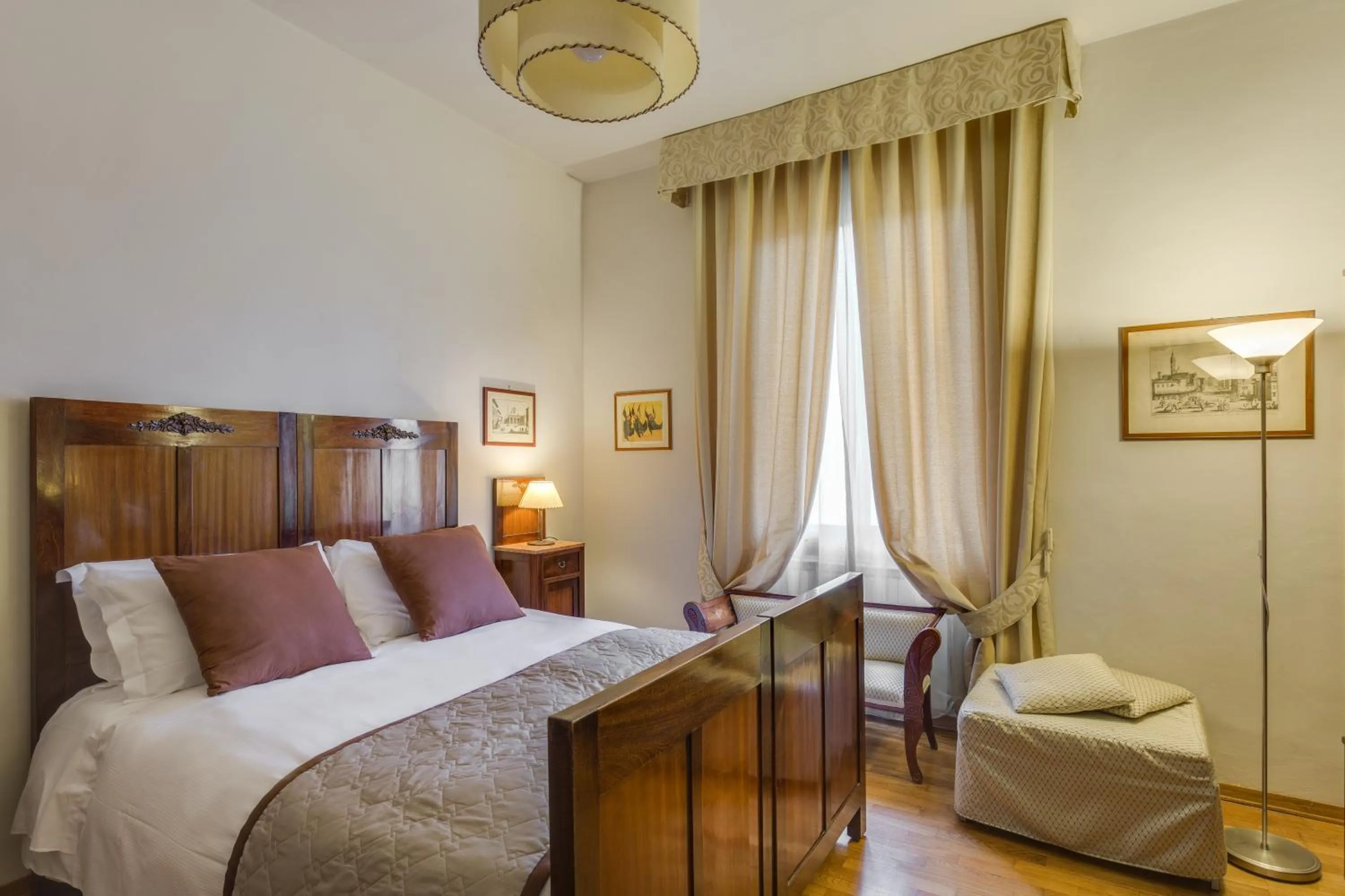Photo of the whole room, Bed in Locanda Dei Guelfi