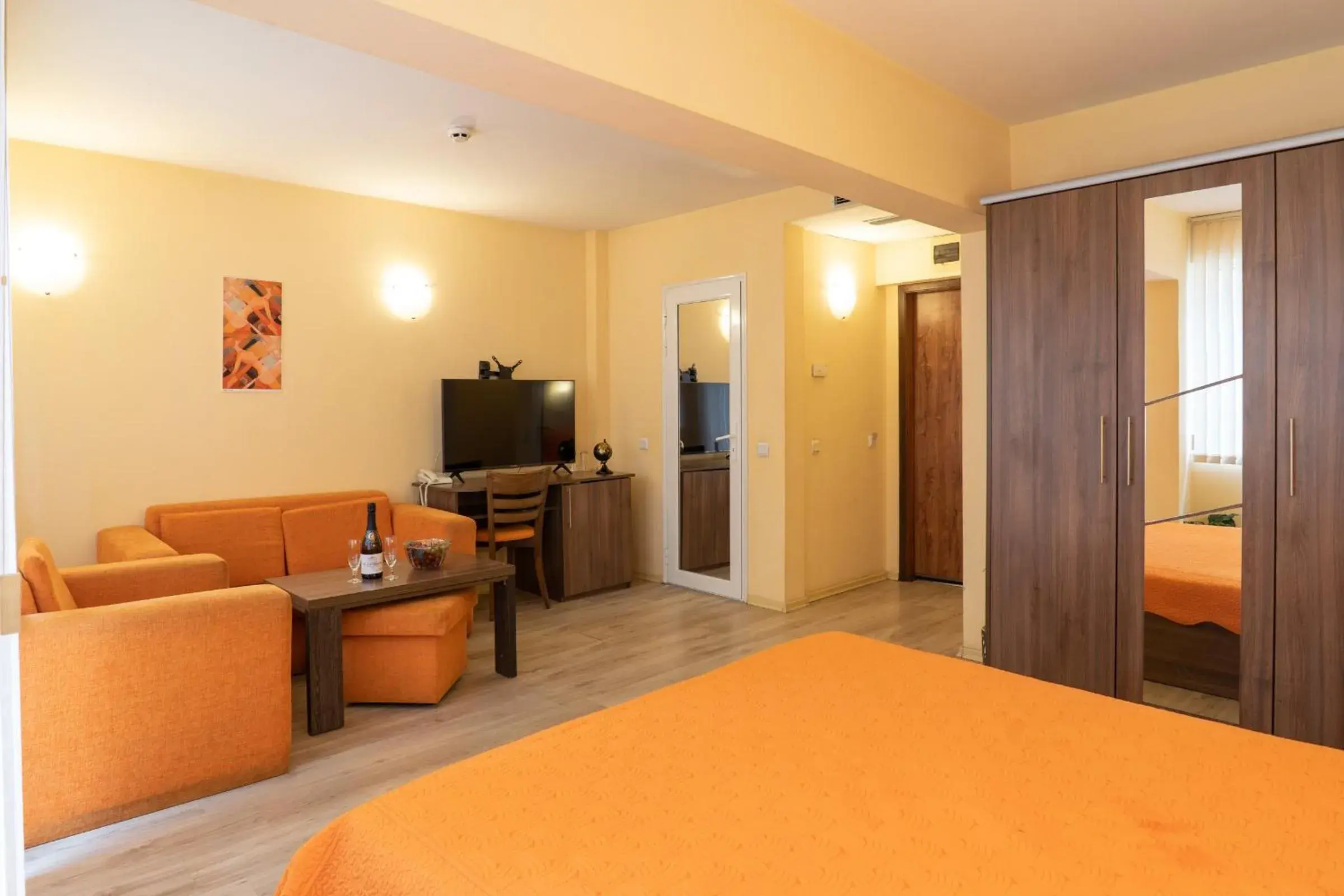 Studio with Balcony - Free Parking and Work Friendly Facilities in Family Hotel Gran Ivan Studio with Balcony - Free Parking and Work Friendly Facilities in Family Hotel Gran Ivan