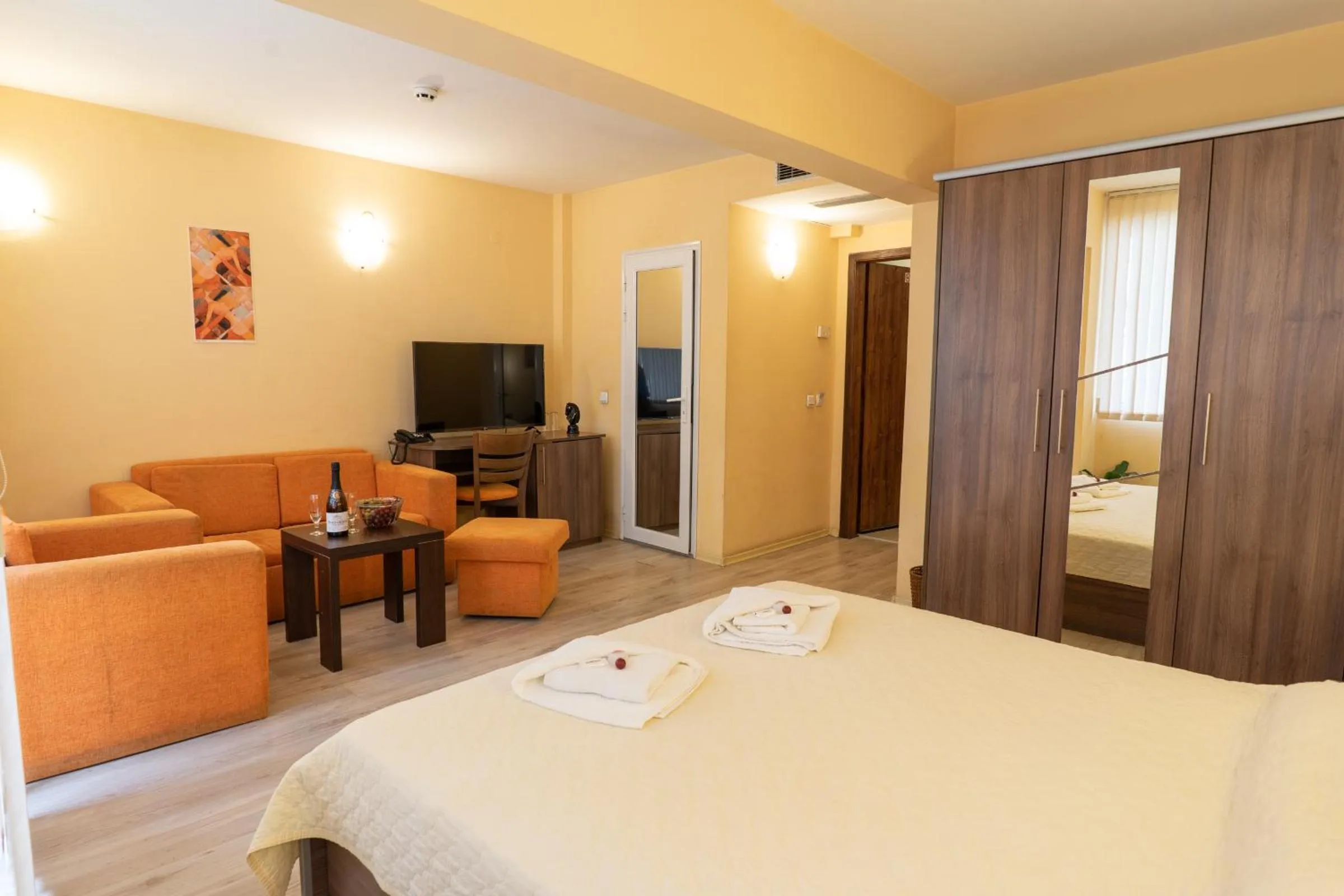 Communal lounge/ TV room, Bed in Family Hotel Gran Ivan