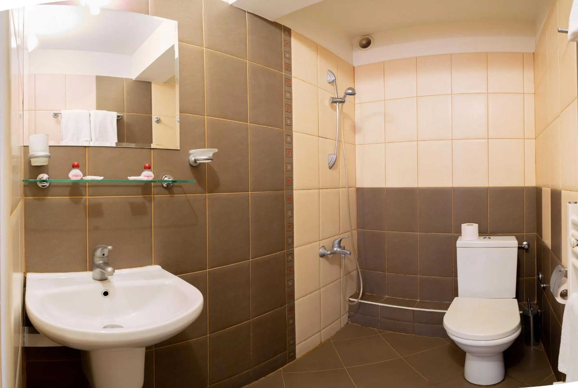 Shower in Family Hotel Gran Ivan