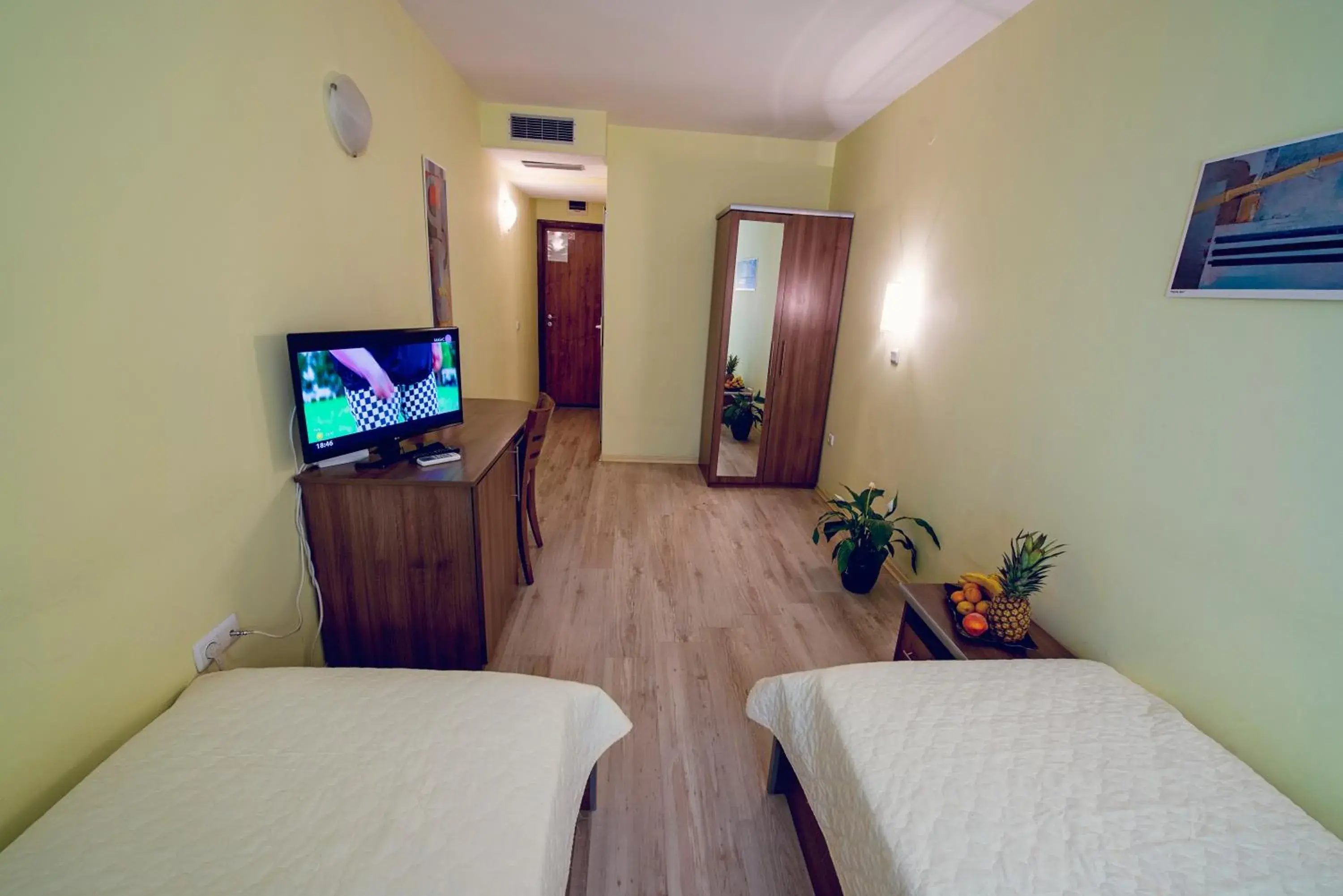 Double or Twin Room - single occupancy - Free Parking Place in Family Hotel Gran Ivan Double or Twin Room - single occupancy - Free Parking Place in Family Hotel Gran Ivan