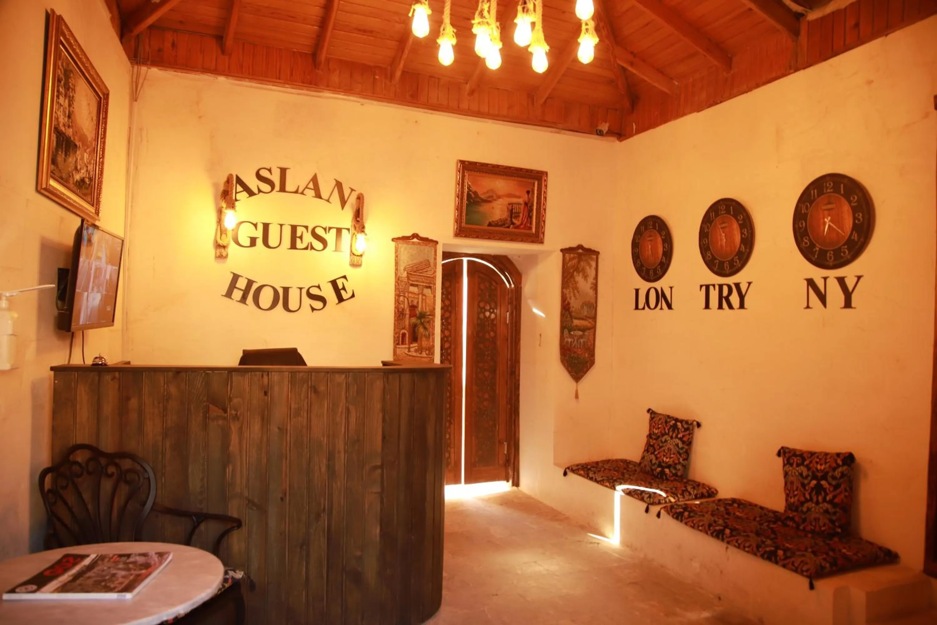 Lobby or reception in Aslan Guest House
