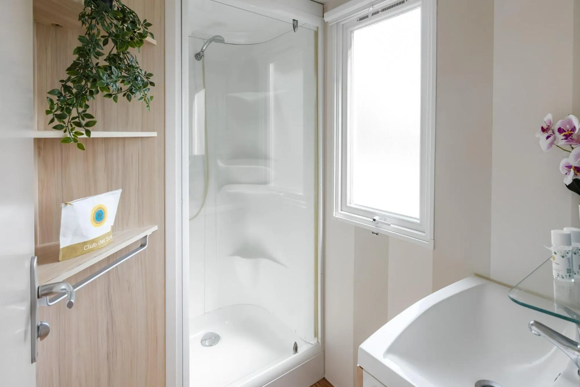 Shower in Club del Sole Spina Family Collection