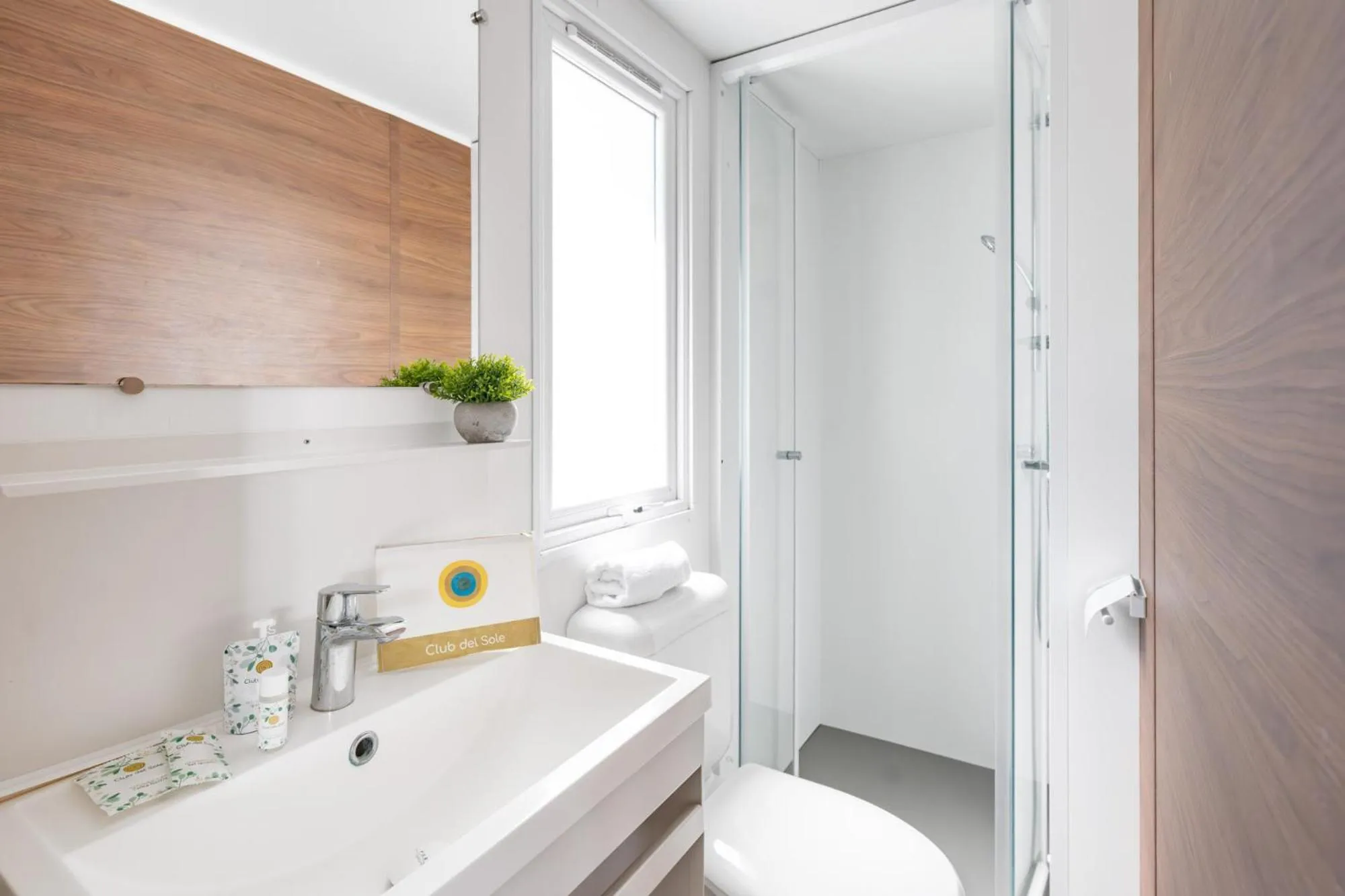 Shower in Club del Sole Spina Family Collection