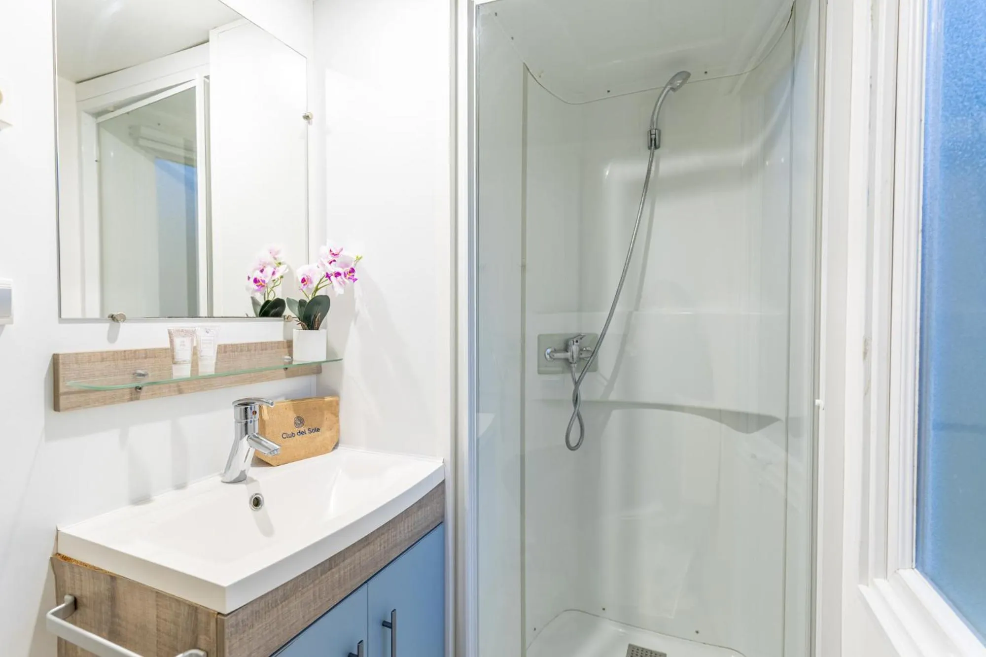 Shower in Club del Sole Spina Family Collection