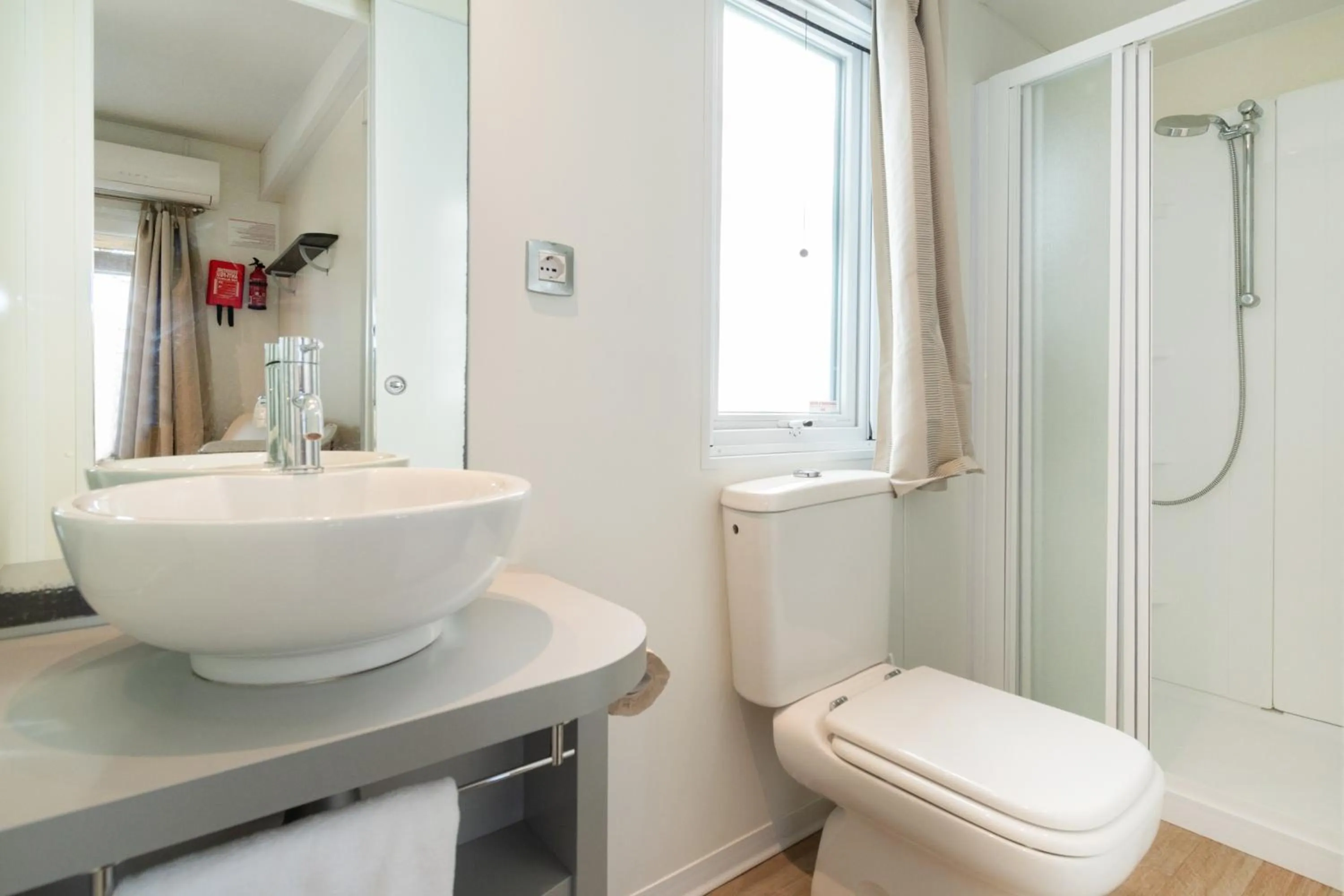 Shower in Club del Sole Spina Family Collection