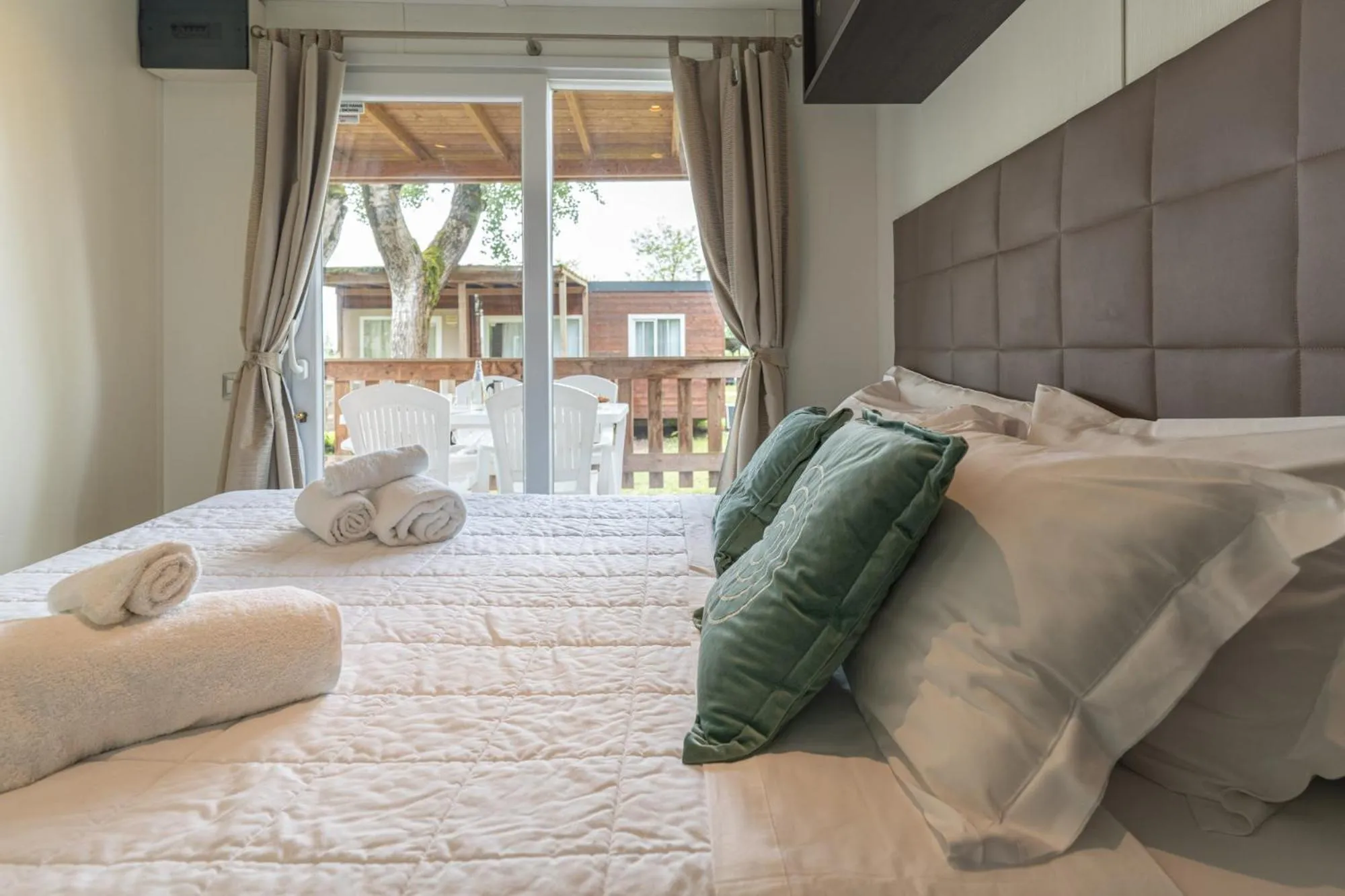 Bedroom, Bed in Club del Sole Spina Family Collection