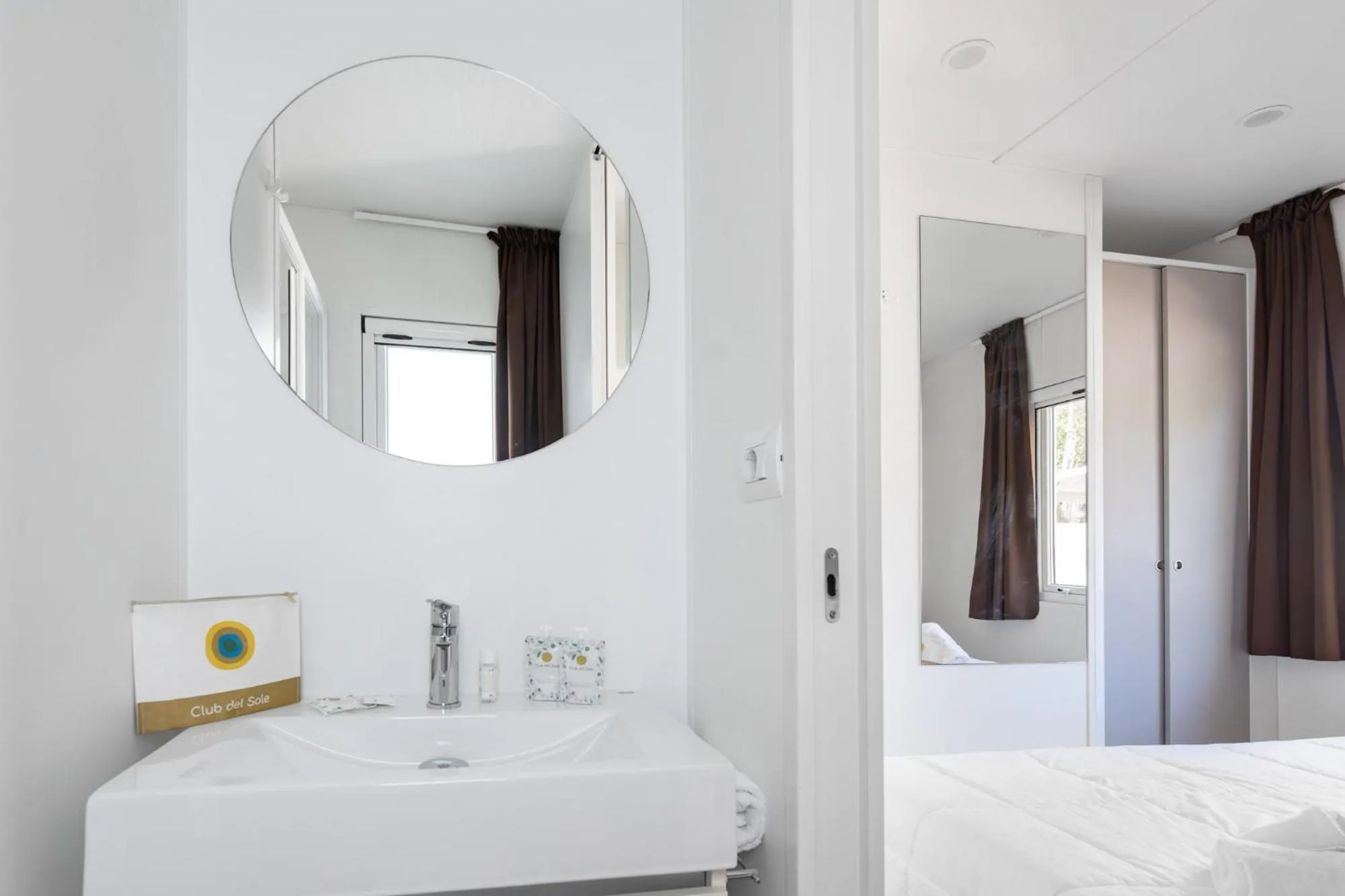 Bathroom, Bed in Club del Sole Spina Family Collection