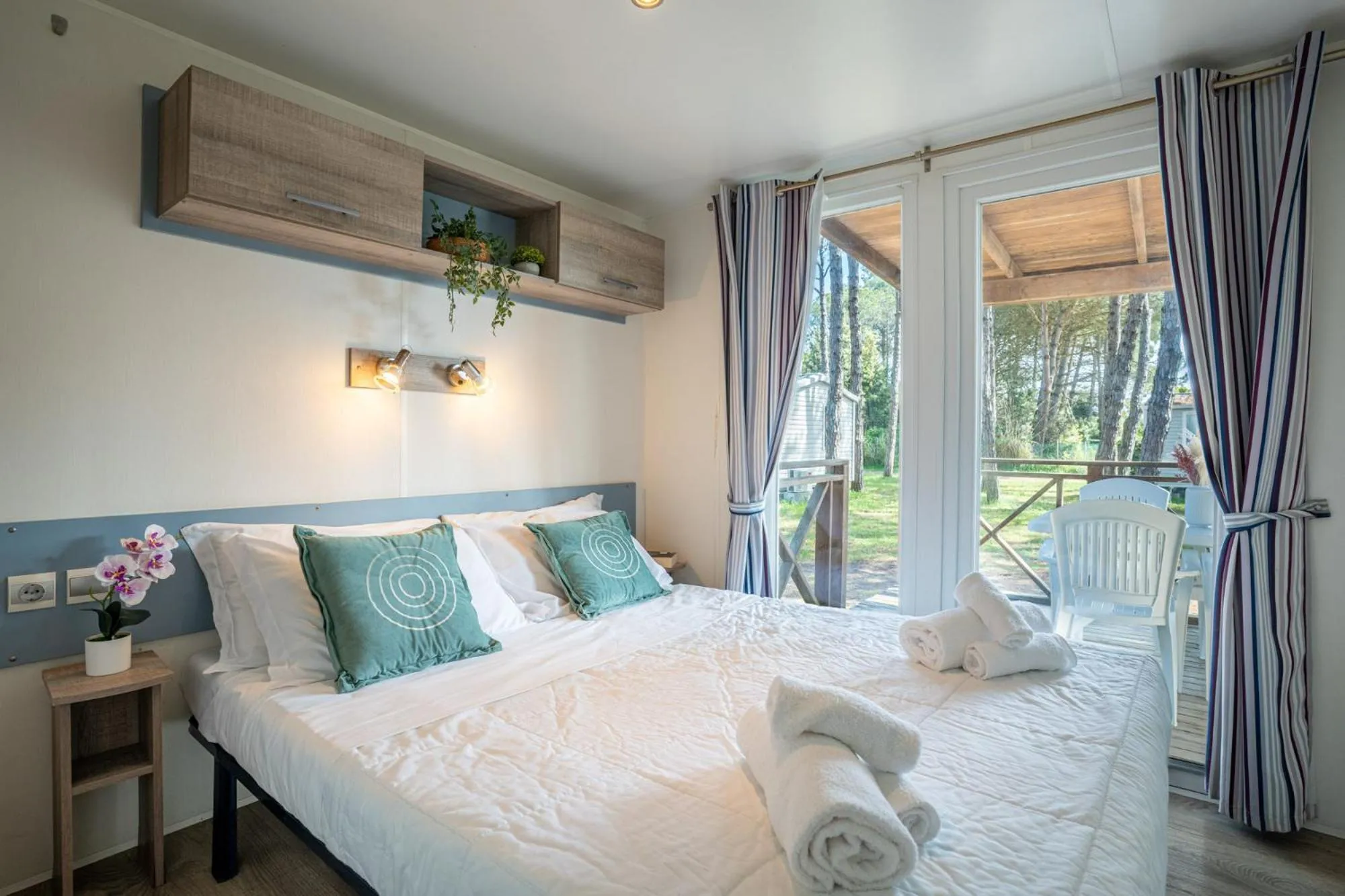 Bedroom, Bed in Club del Sole Spina Family Collection