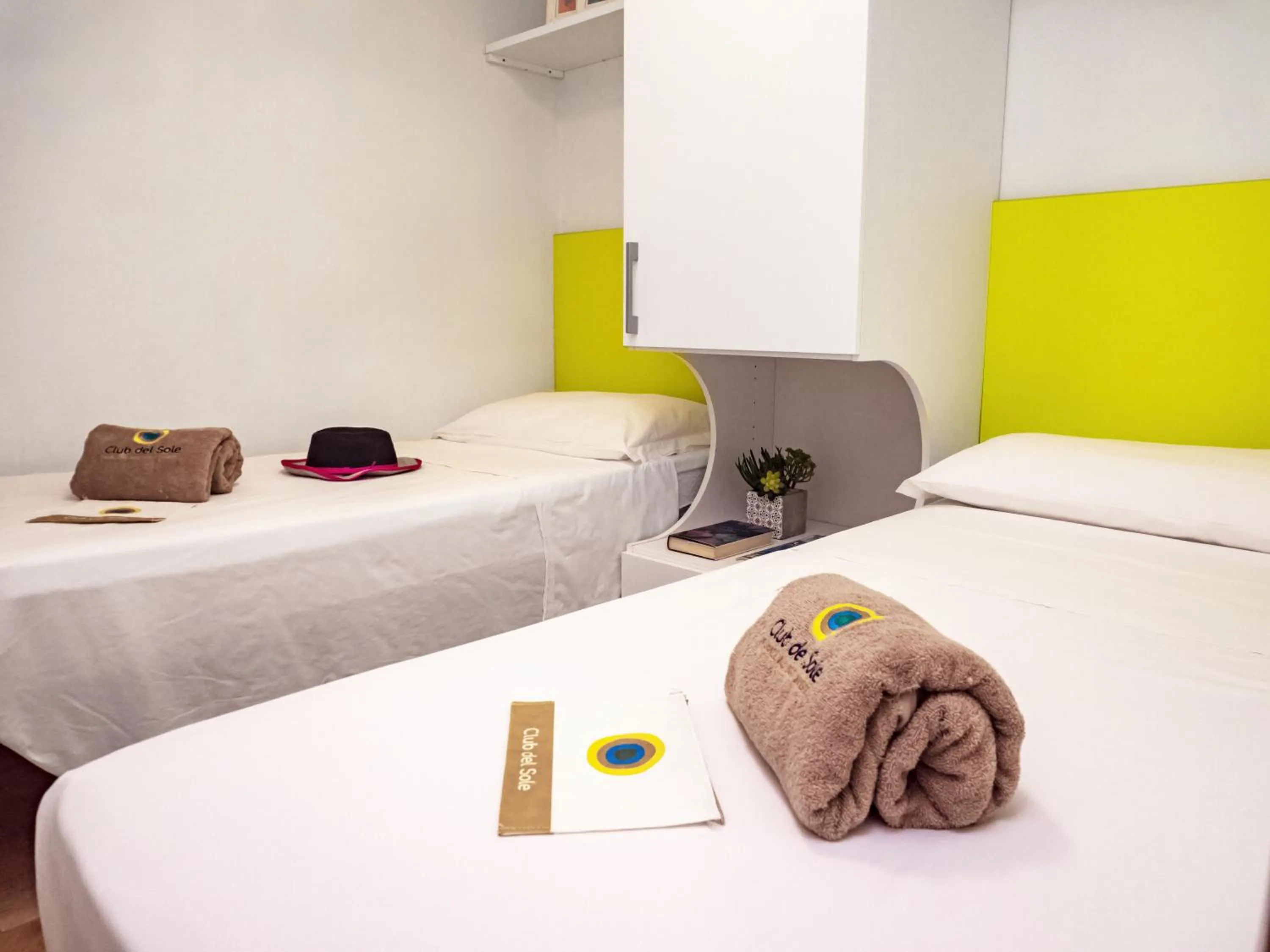 Bedroom, Bed in Club del Sole Spina Family Collection